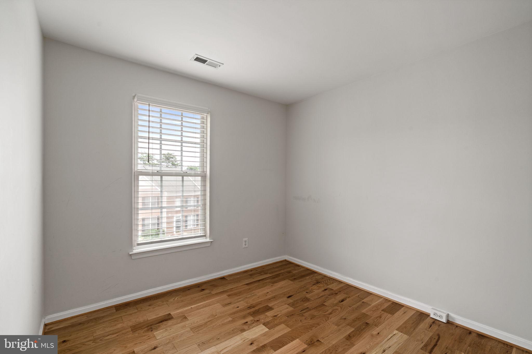 WORTHINGTON WOODS - Residential Lease