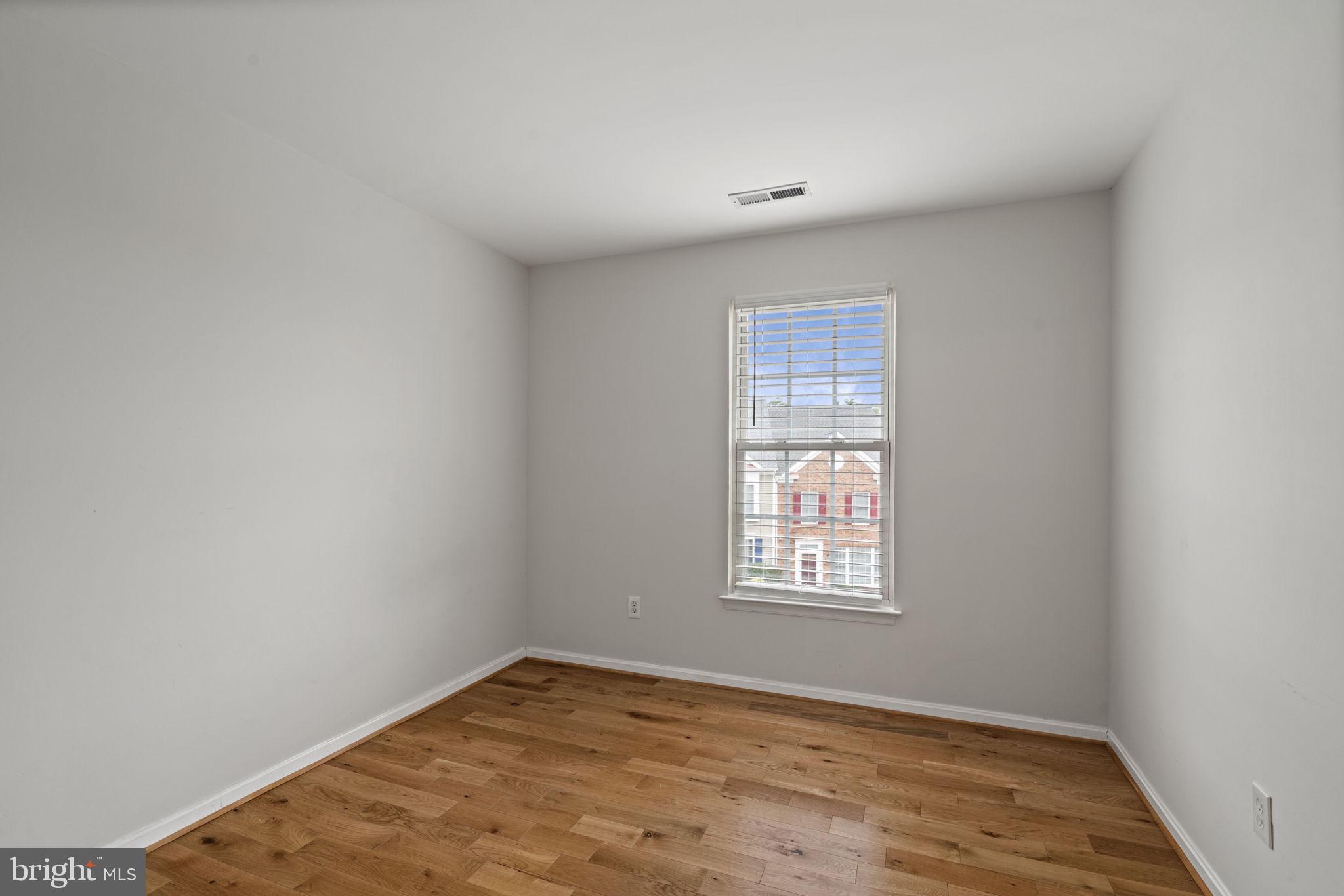 WORTHINGTON WOODS - Residential Lease