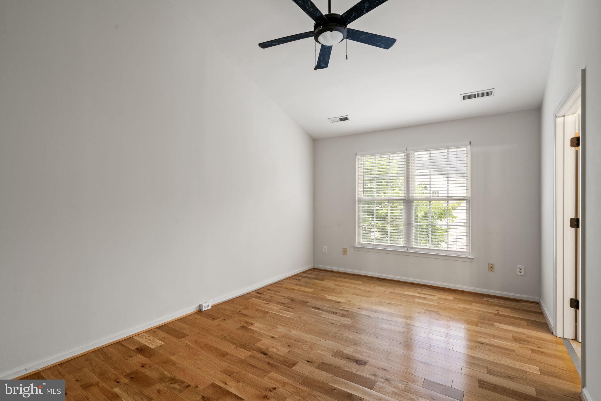 WORTHINGTON WOODS - Residential Lease