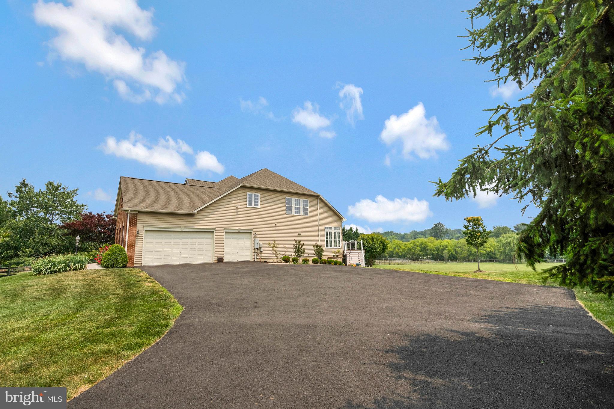 HOLLY RIDGE AT LAWNVALE - Residential