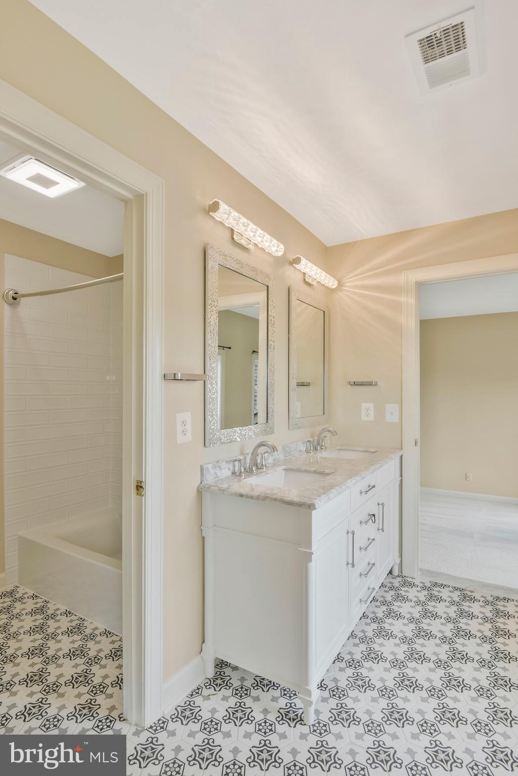 HOLLY RIDGE AT LAWNVALE - Residential