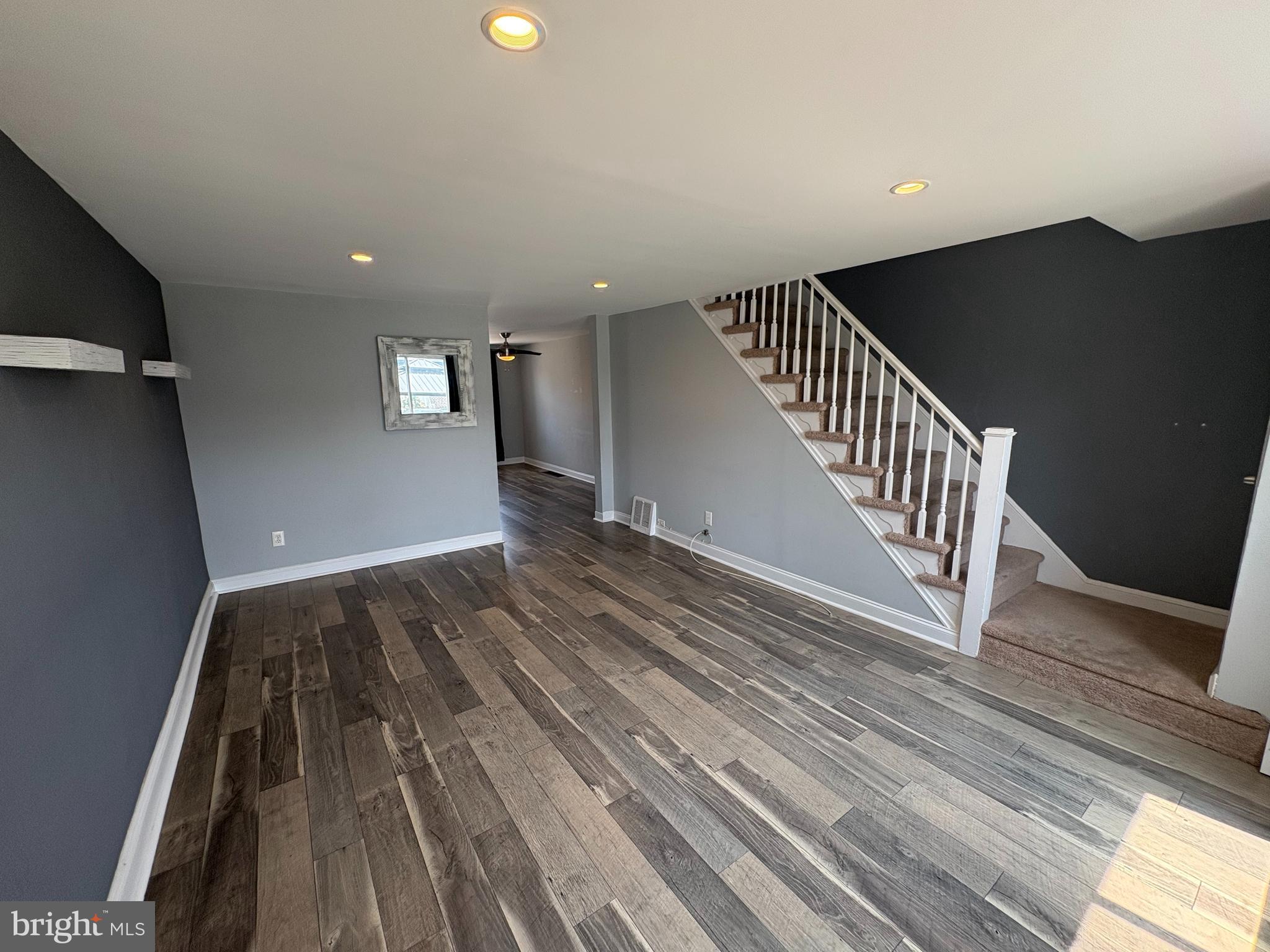 263 W WYNCLIFFE AVENUE