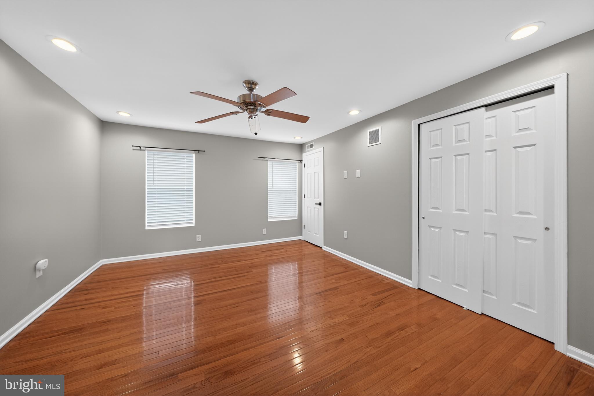 EAST KENSINGTON - Residential