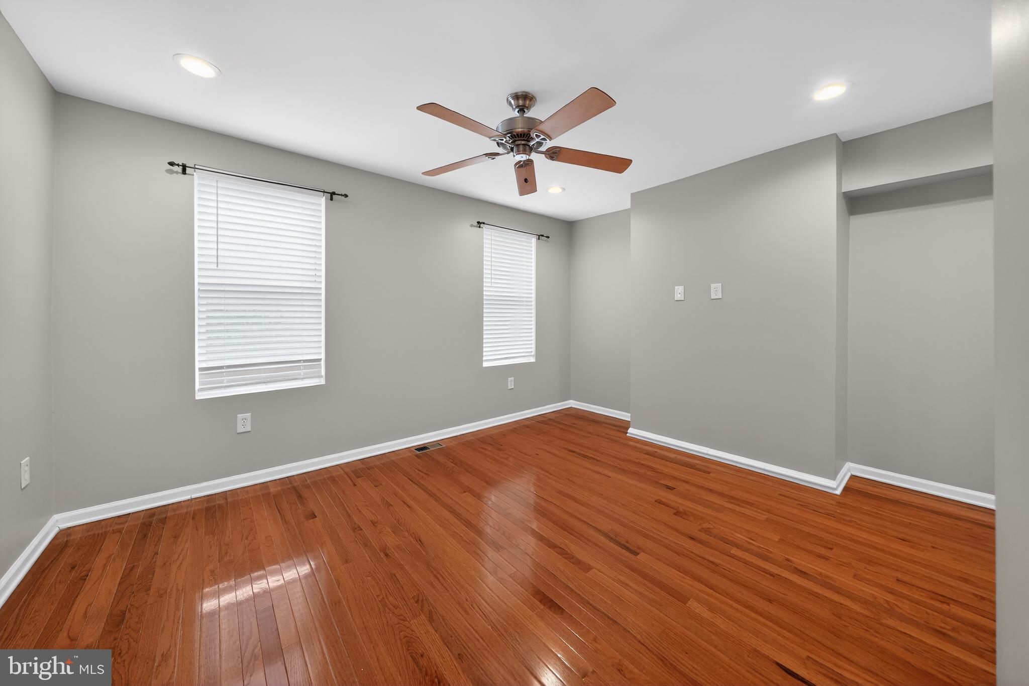 EAST KENSINGTON - Residential