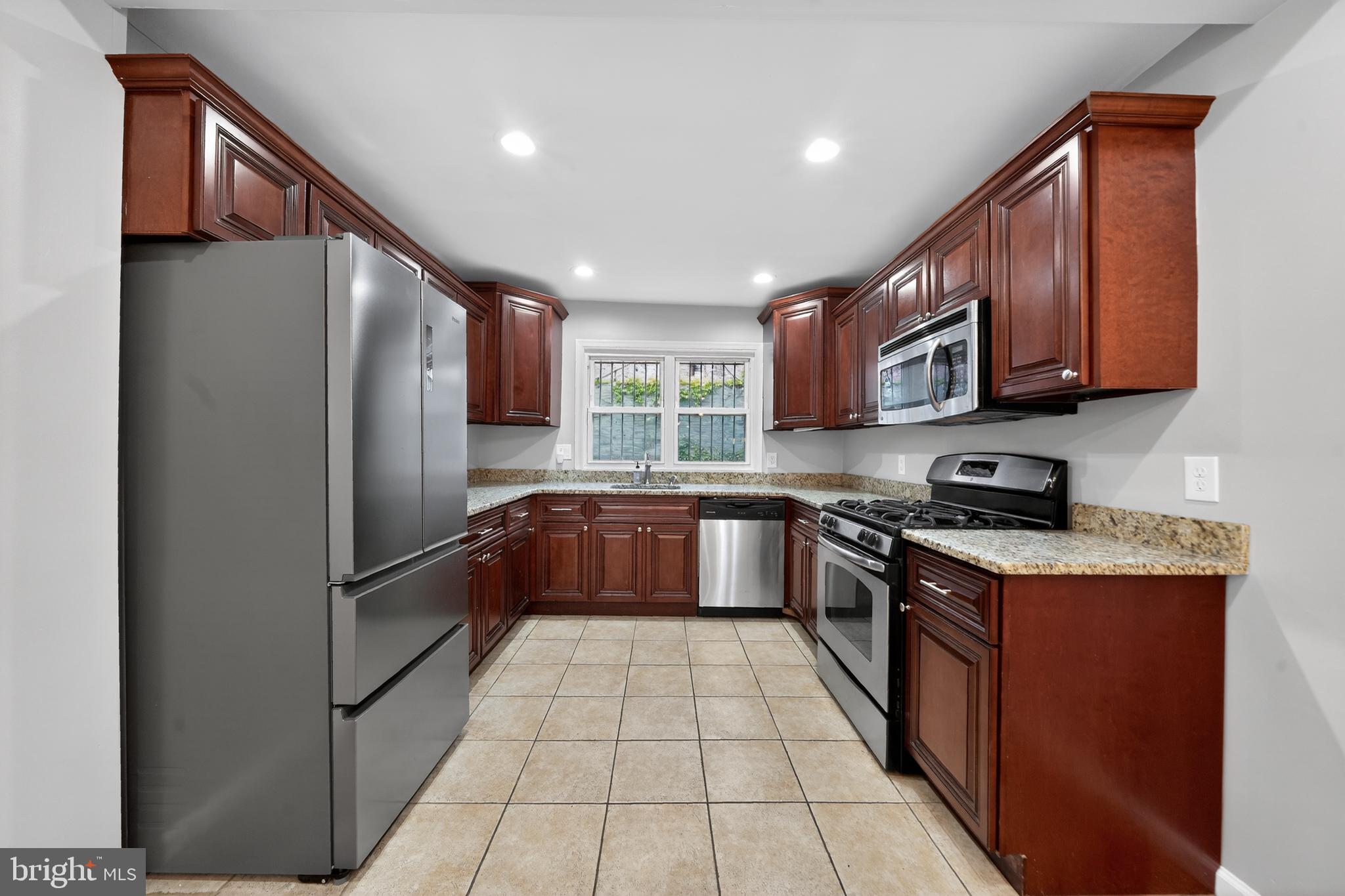 EAST KENSINGTON - Residential