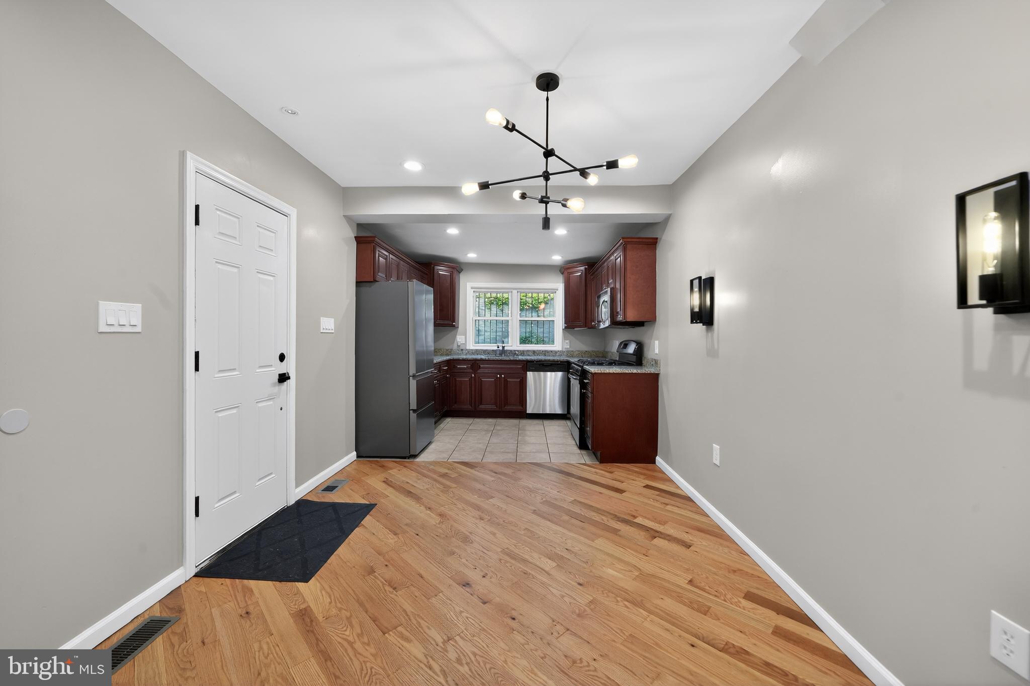 EAST KENSINGTON - Residential