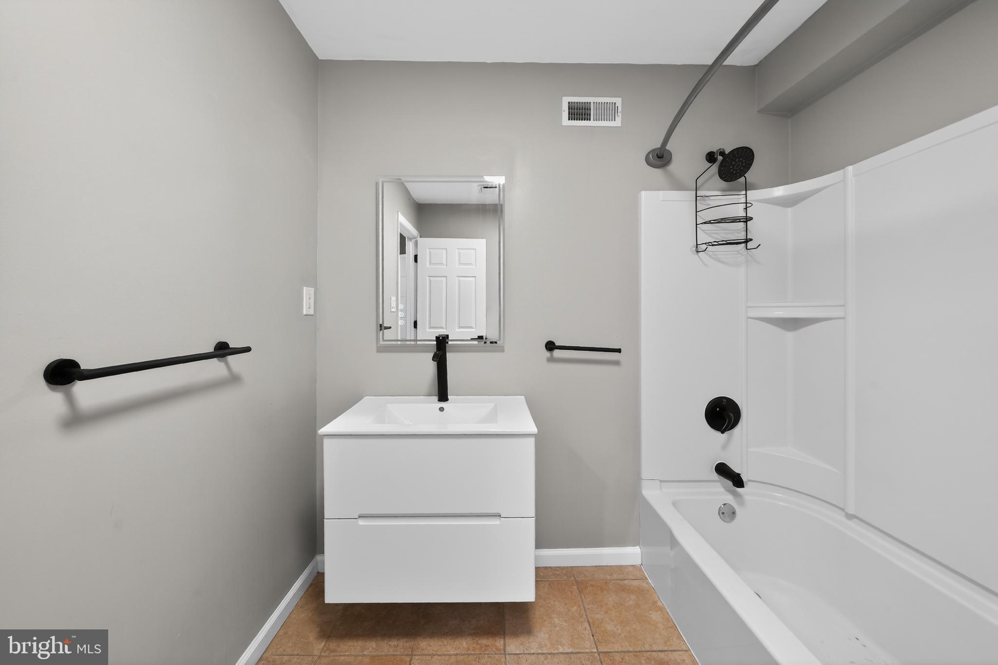 EAST KENSINGTON - Residential