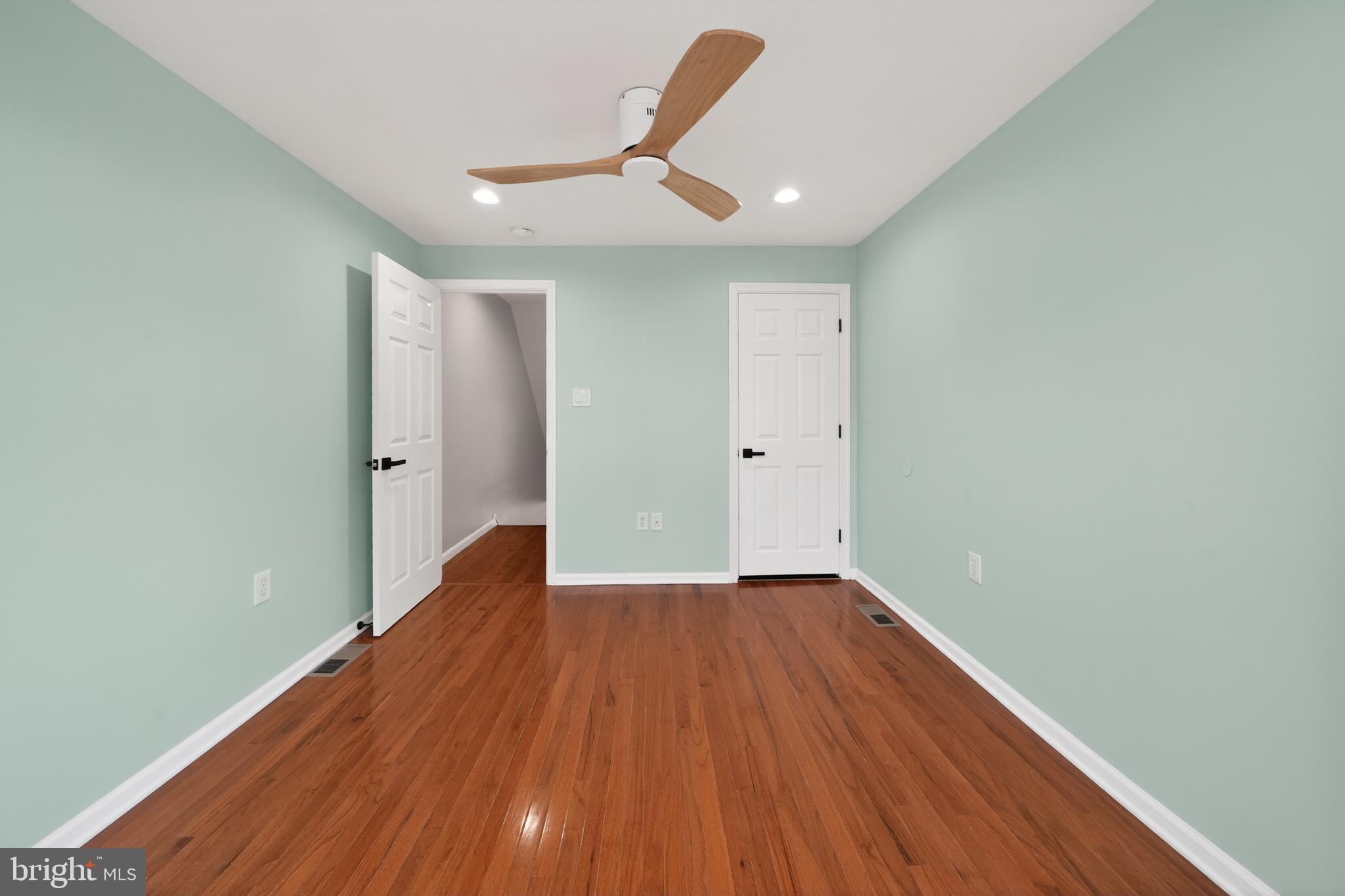 EAST KENSINGTON - Residential