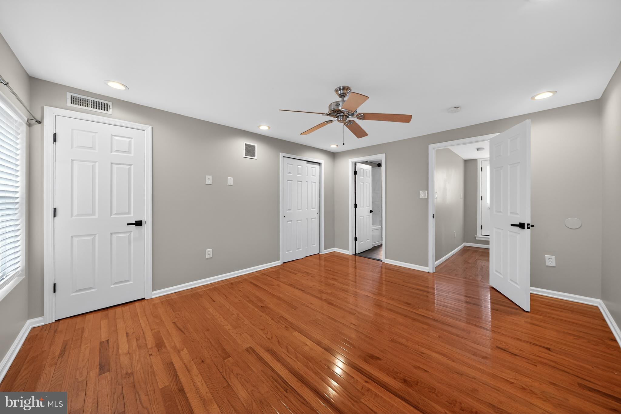 EAST KENSINGTON - Residential