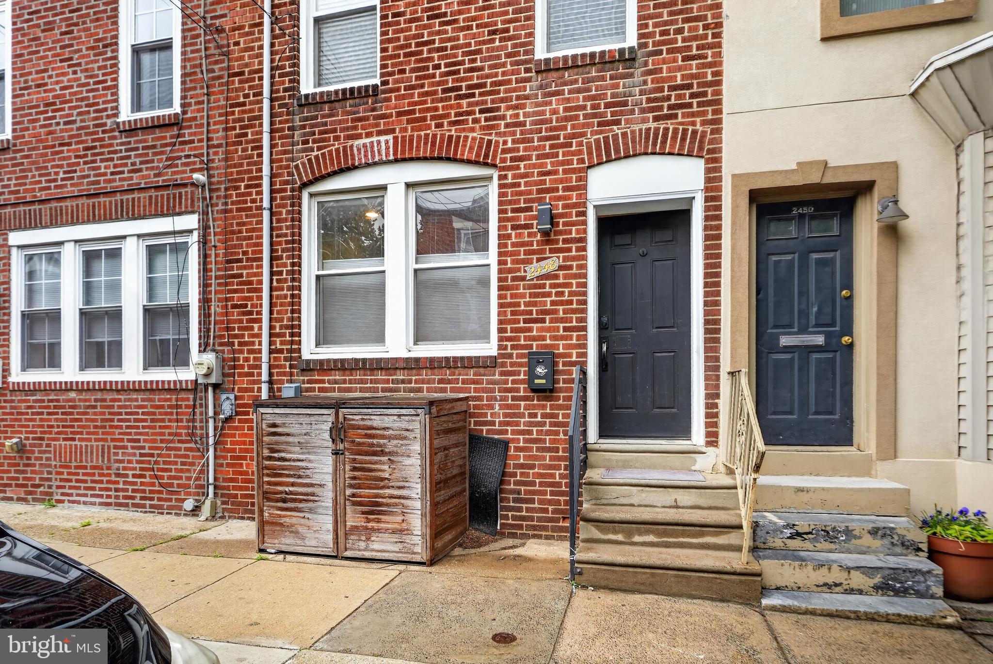 EAST KENSINGTON - Residential