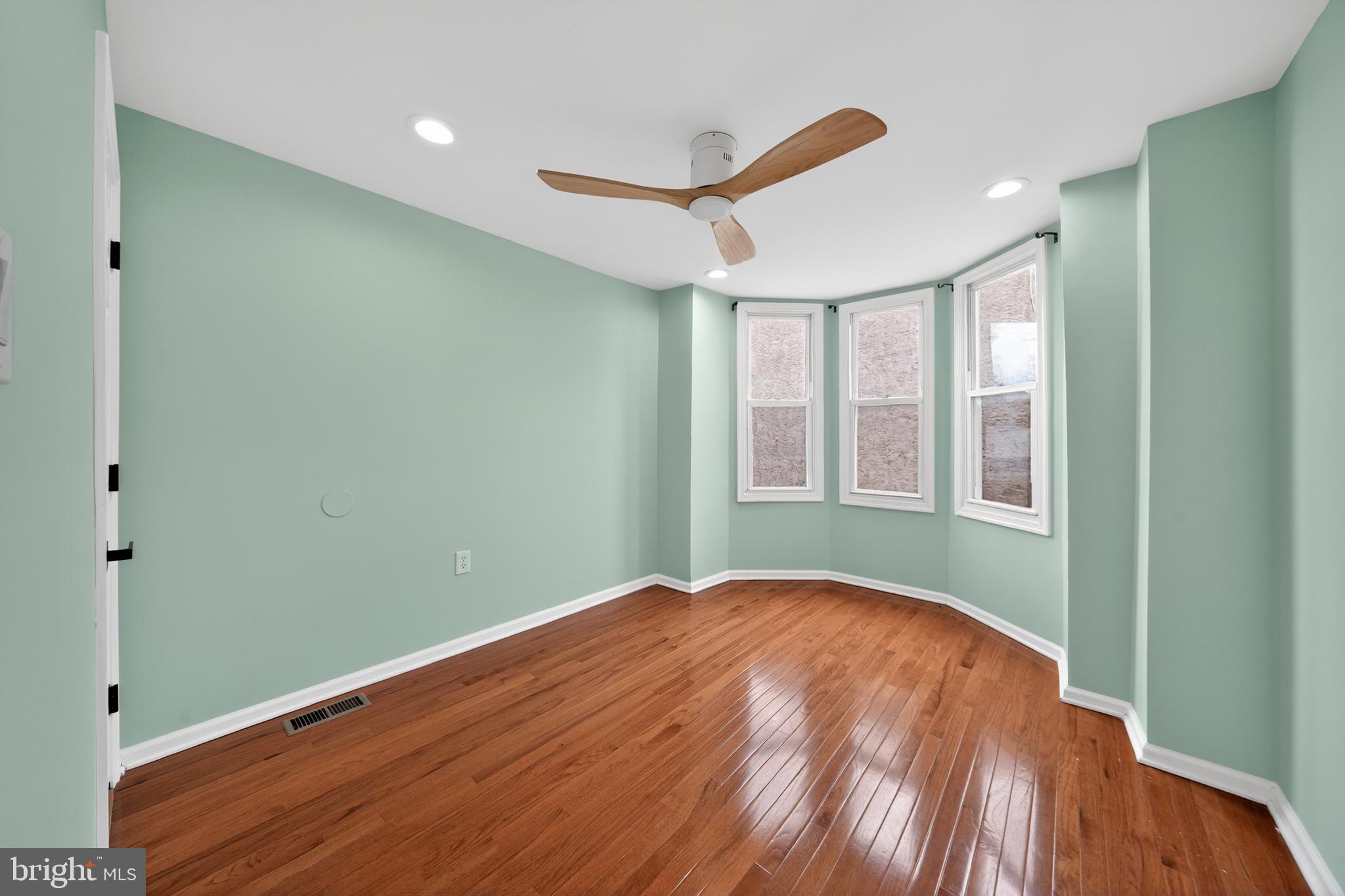 EAST KENSINGTON - Residential