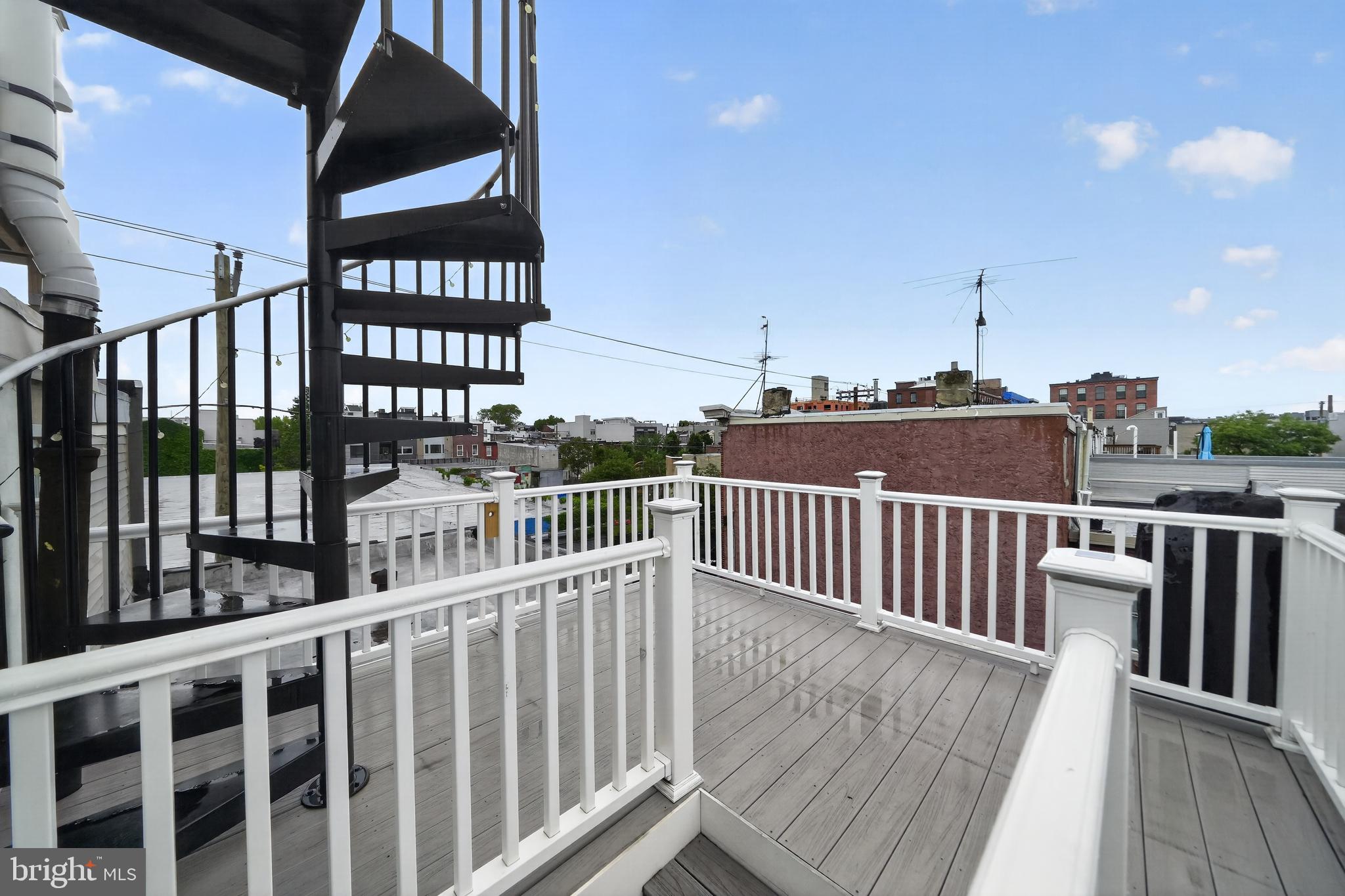 EAST KENSINGTON - Residential