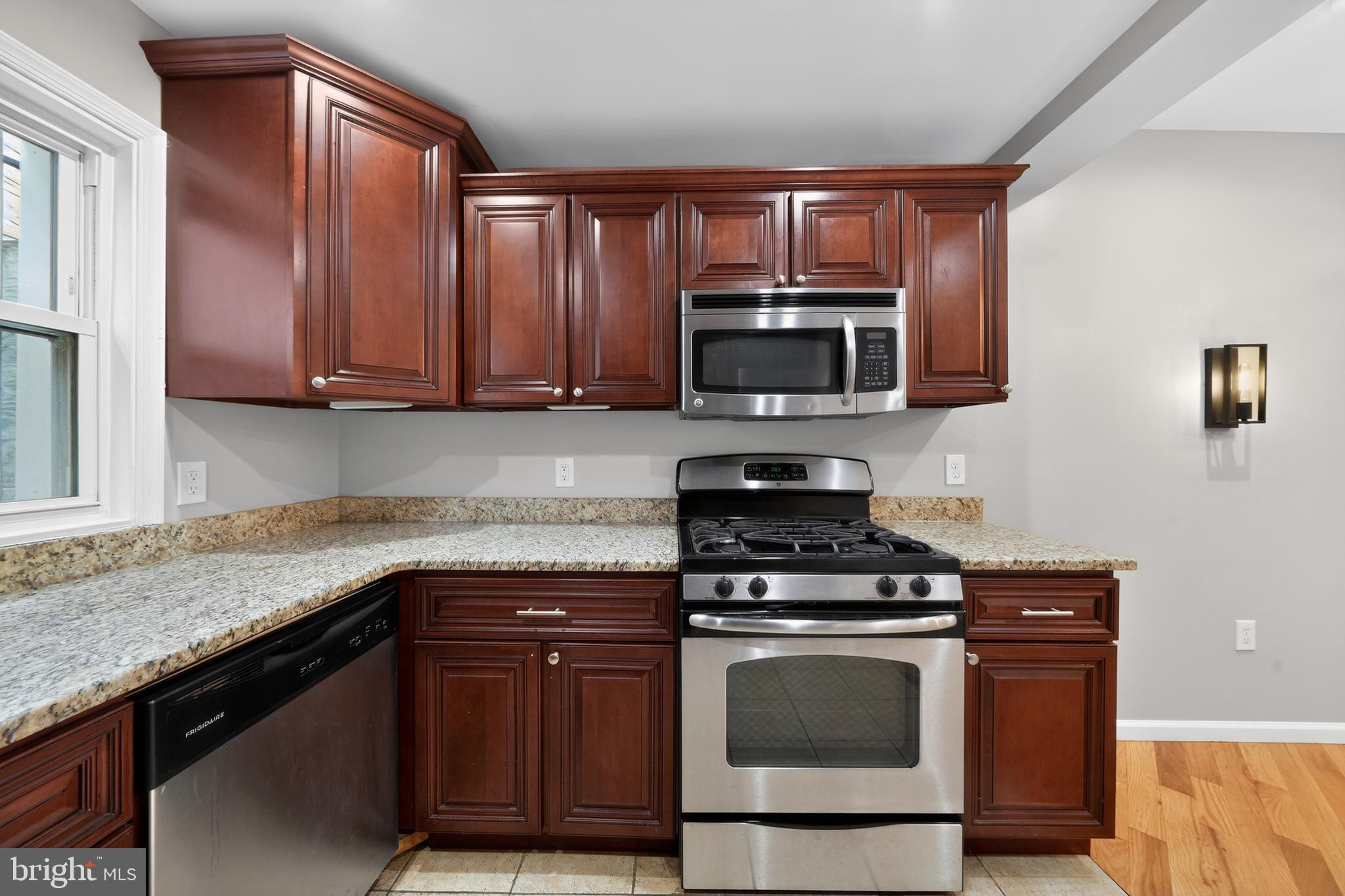 EAST KENSINGTON - Residential