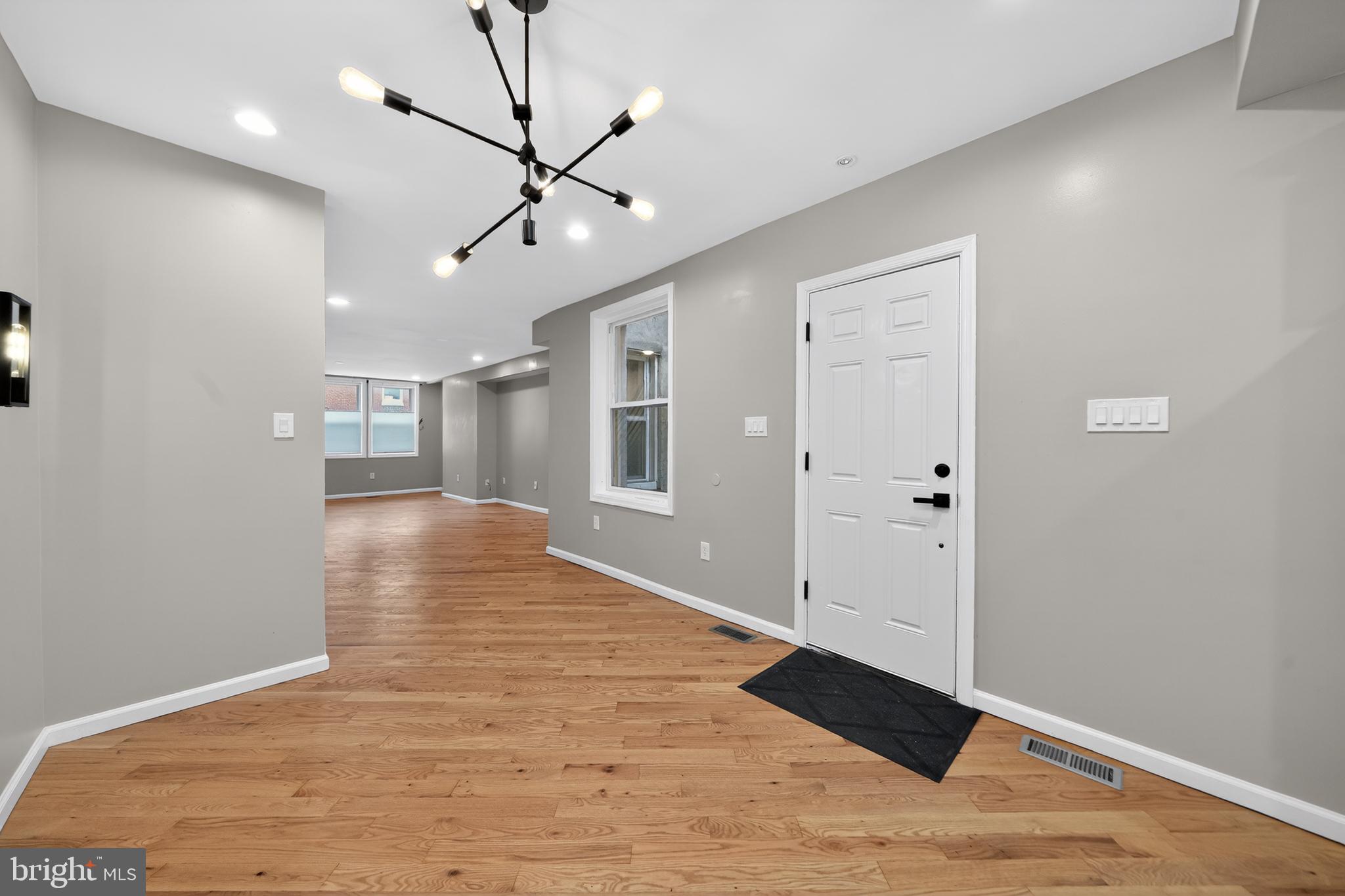 EAST KENSINGTON - Residential