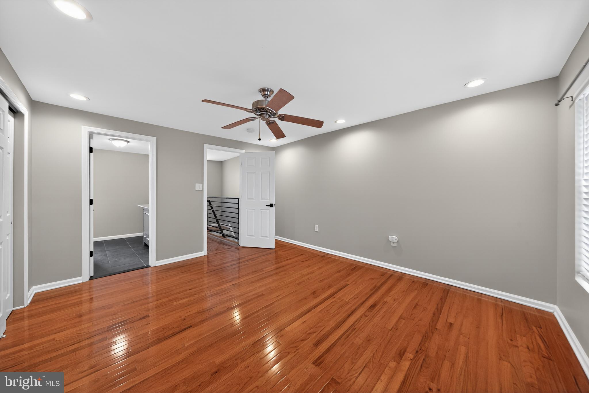 EAST KENSINGTON - Residential