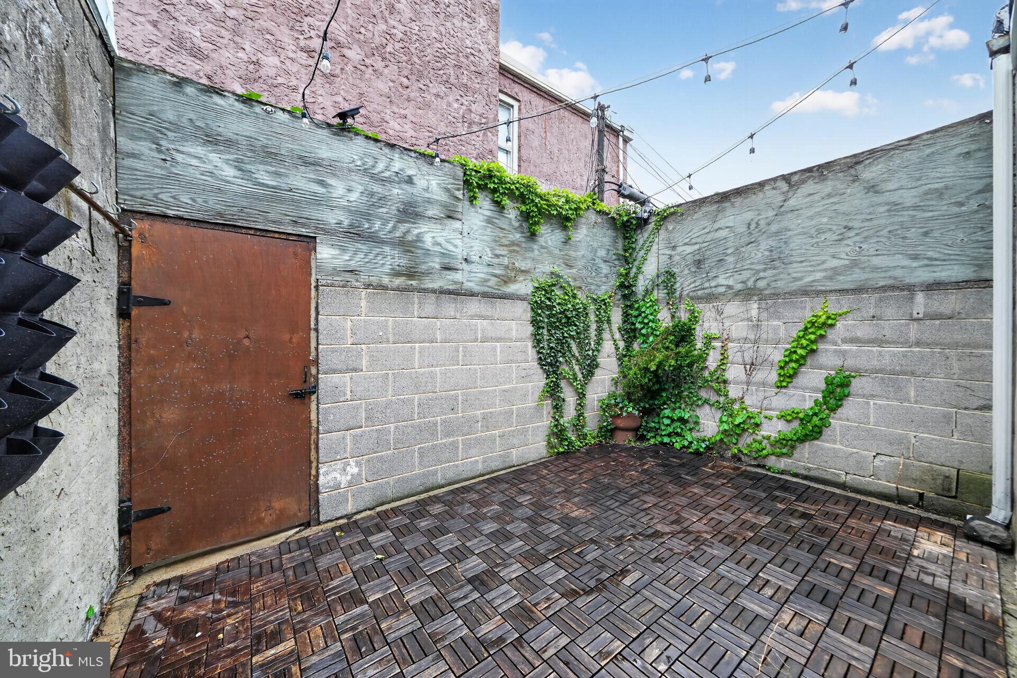 EAST KENSINGTON - Residential