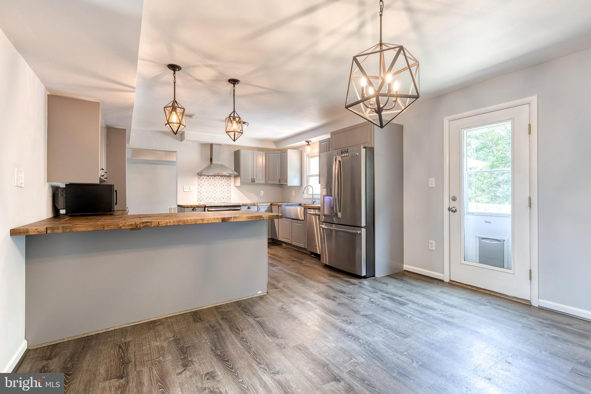 FOUR SEASONS ESTATES - Residential Lease