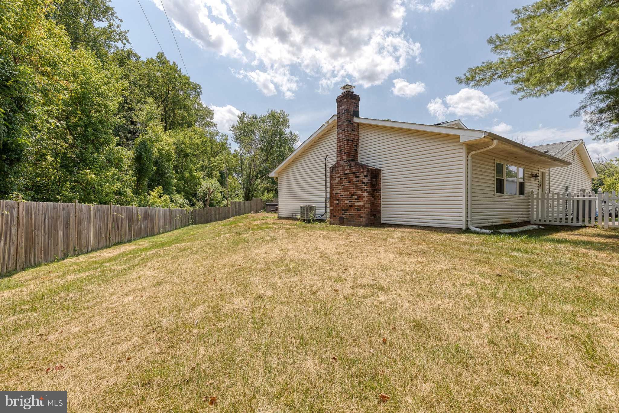 FOUR SEASONS ESTATES - Residential Lease