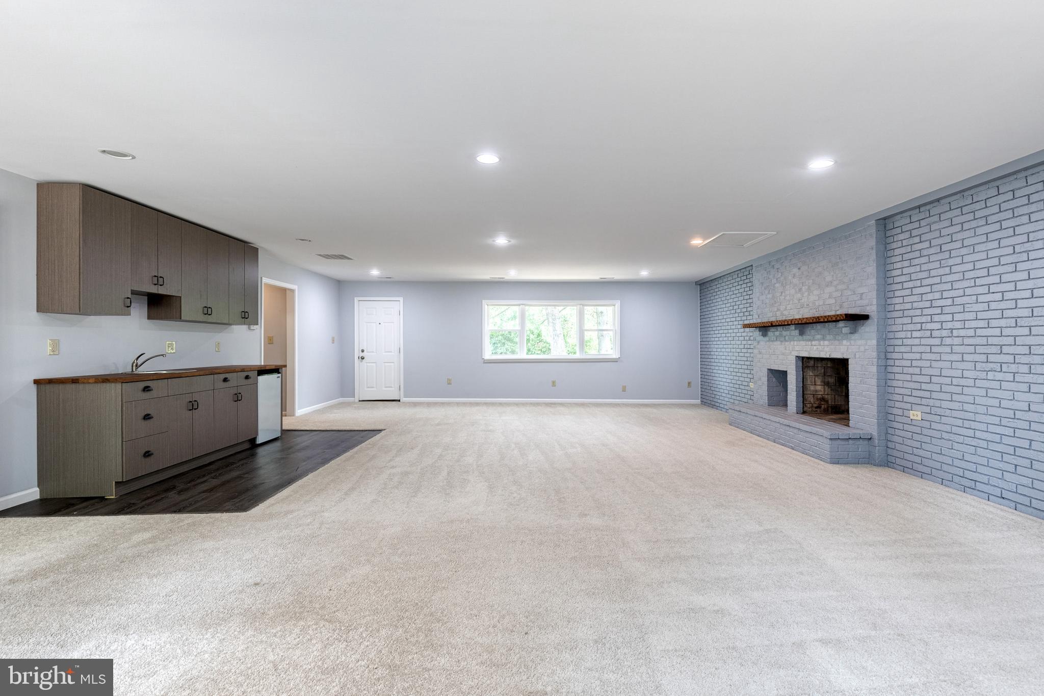 FOUR SEASONS ESTATES - Residential Lease