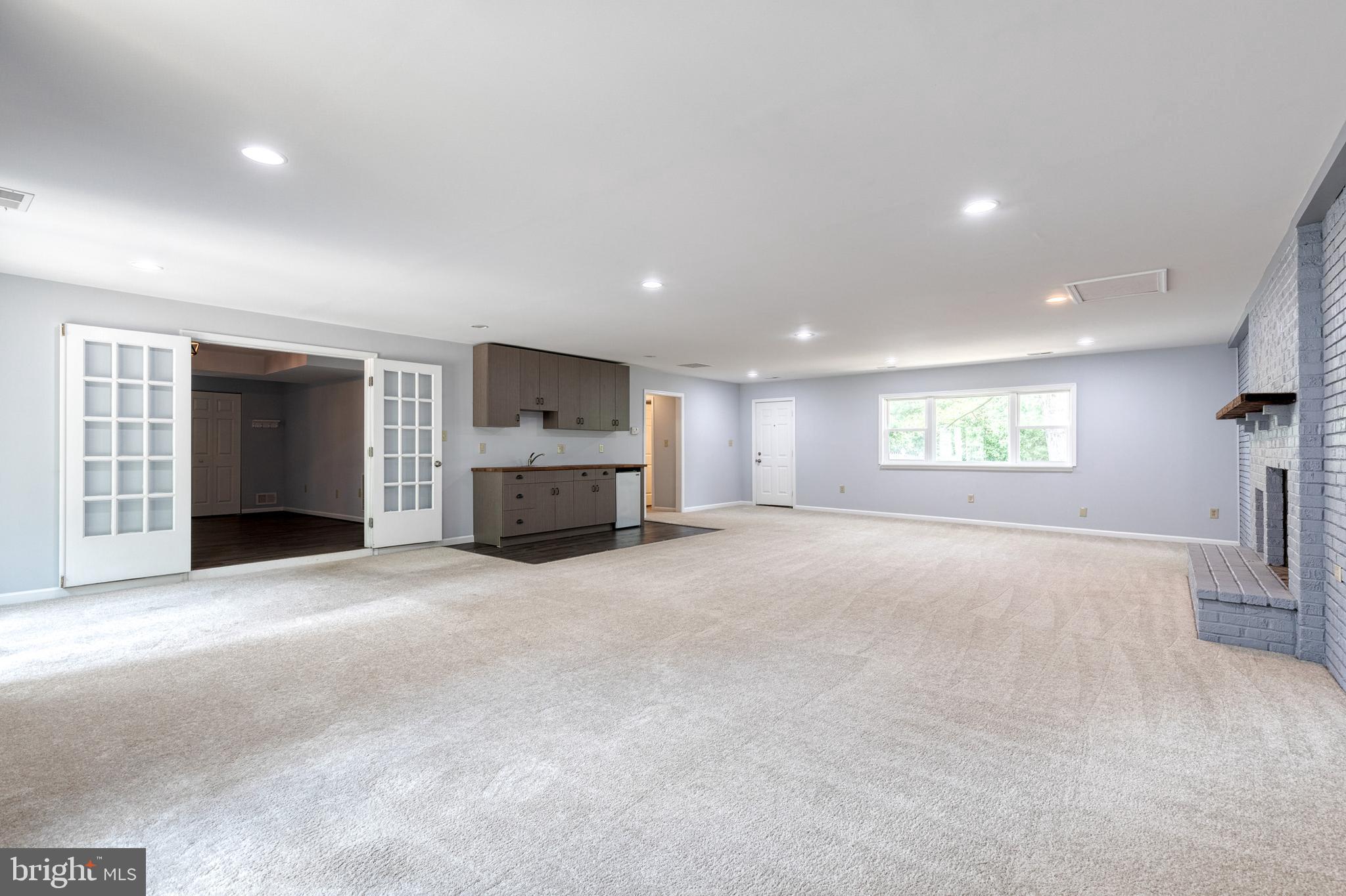 FOUR SEASONS ESTATES - Residential Lease