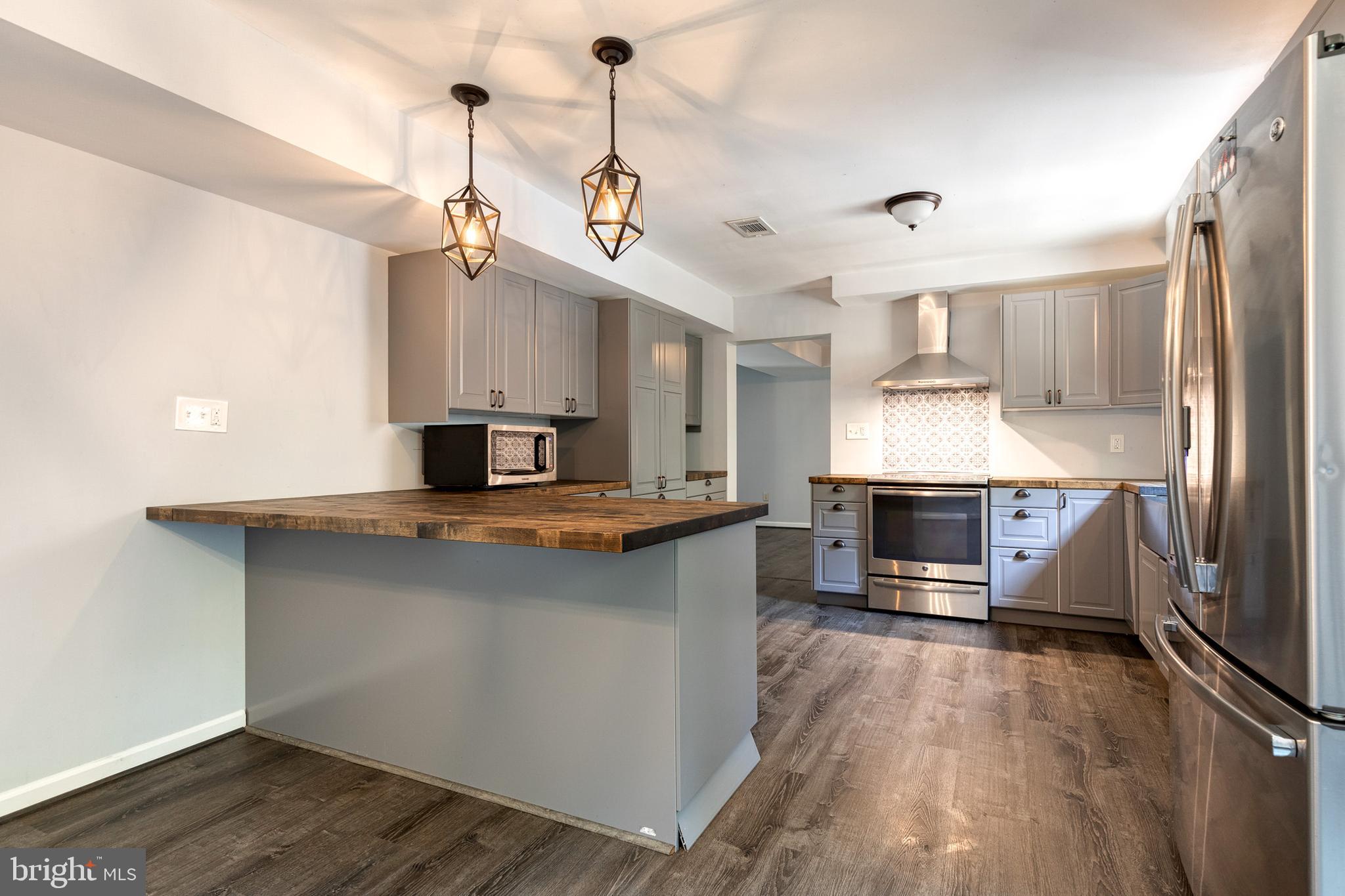 FOUR SEASONS ESTATES - Residential Lease