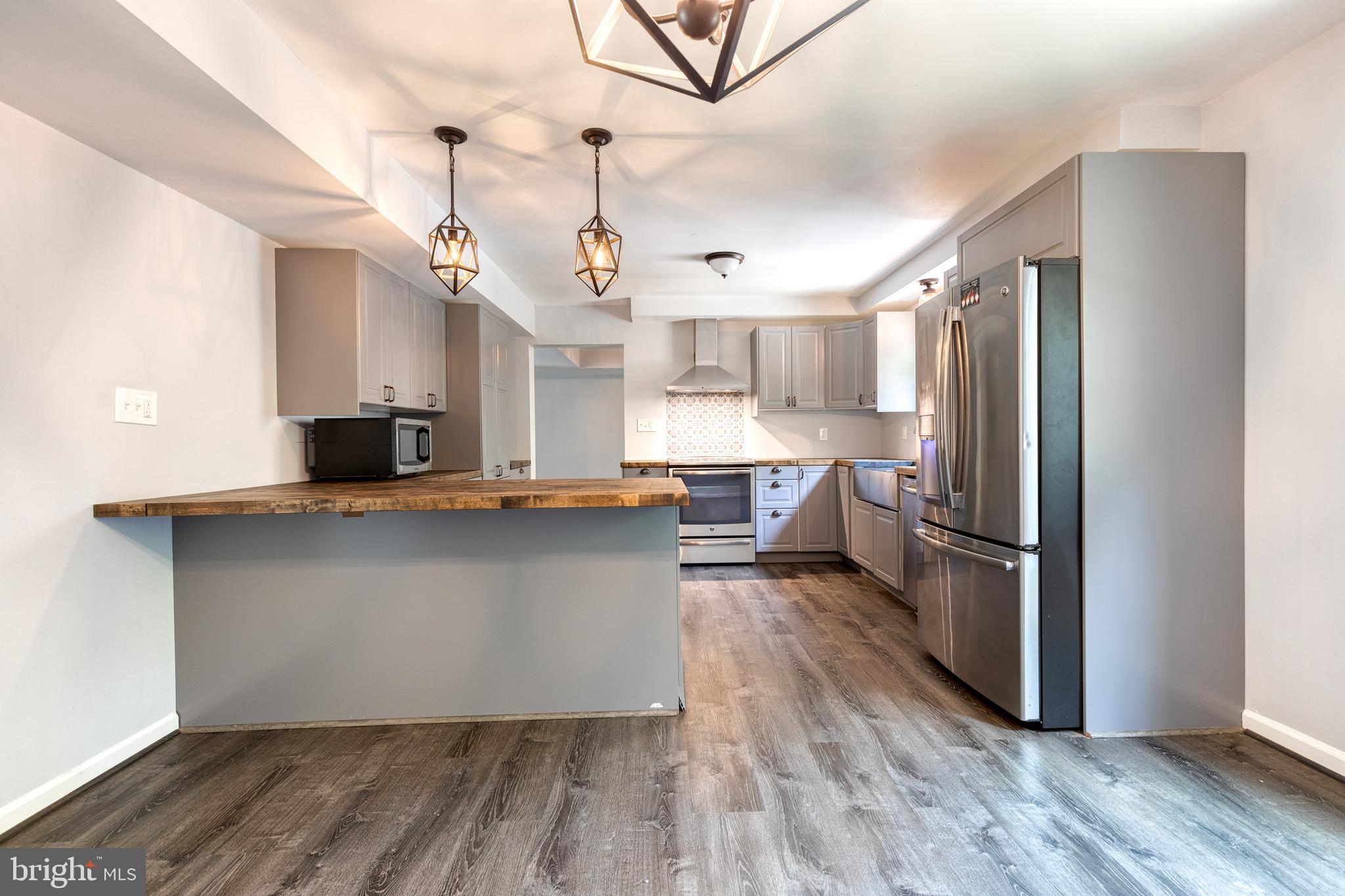 FOUR SEASONS ESTATES - Residential Lease