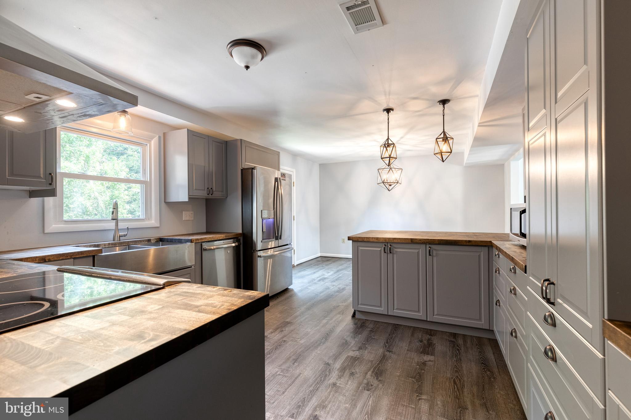 FOUR SEASONS ESTATES - Residential Lease