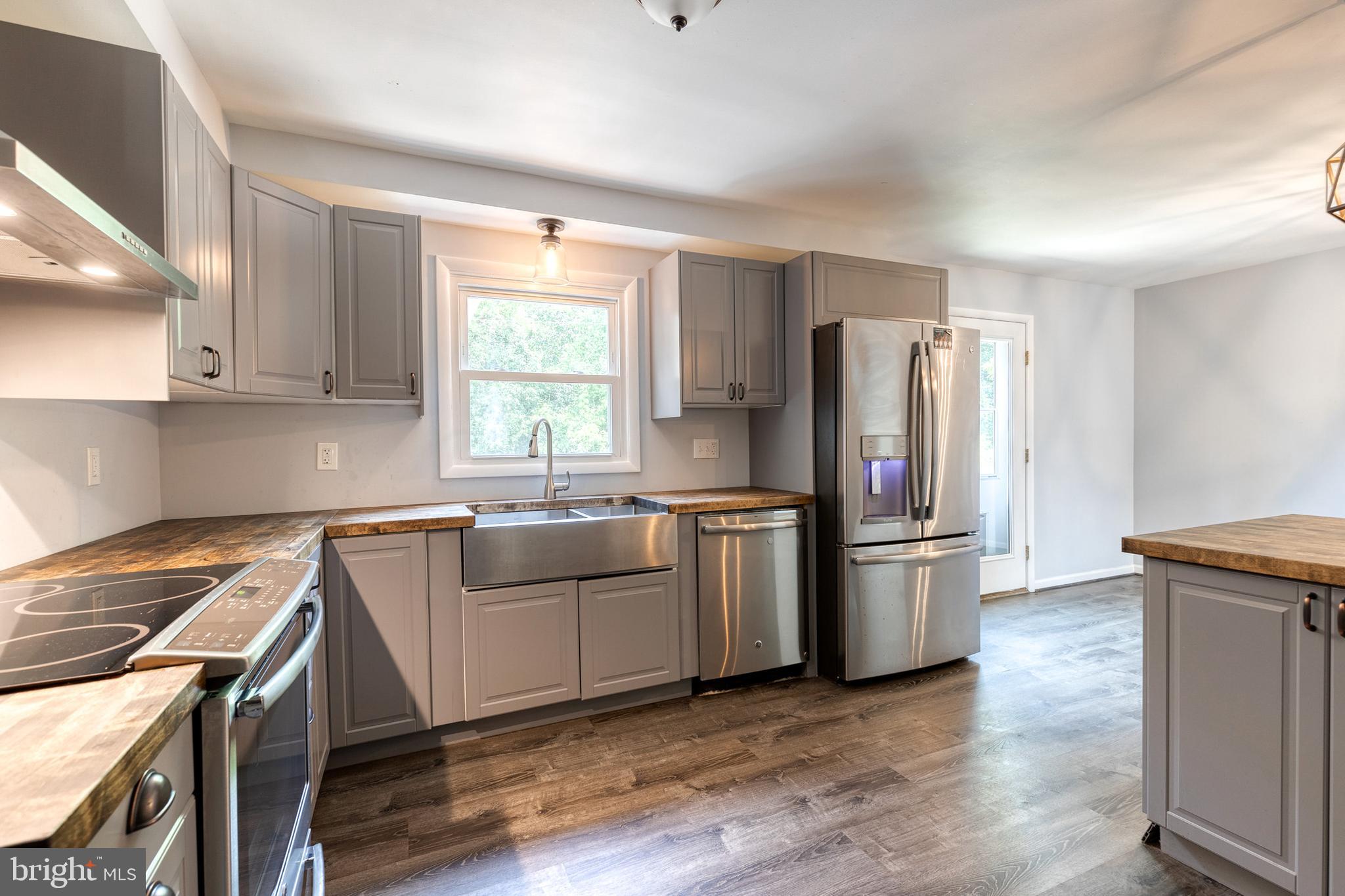 FOUR SEASONS ESTATES - Residential Lease