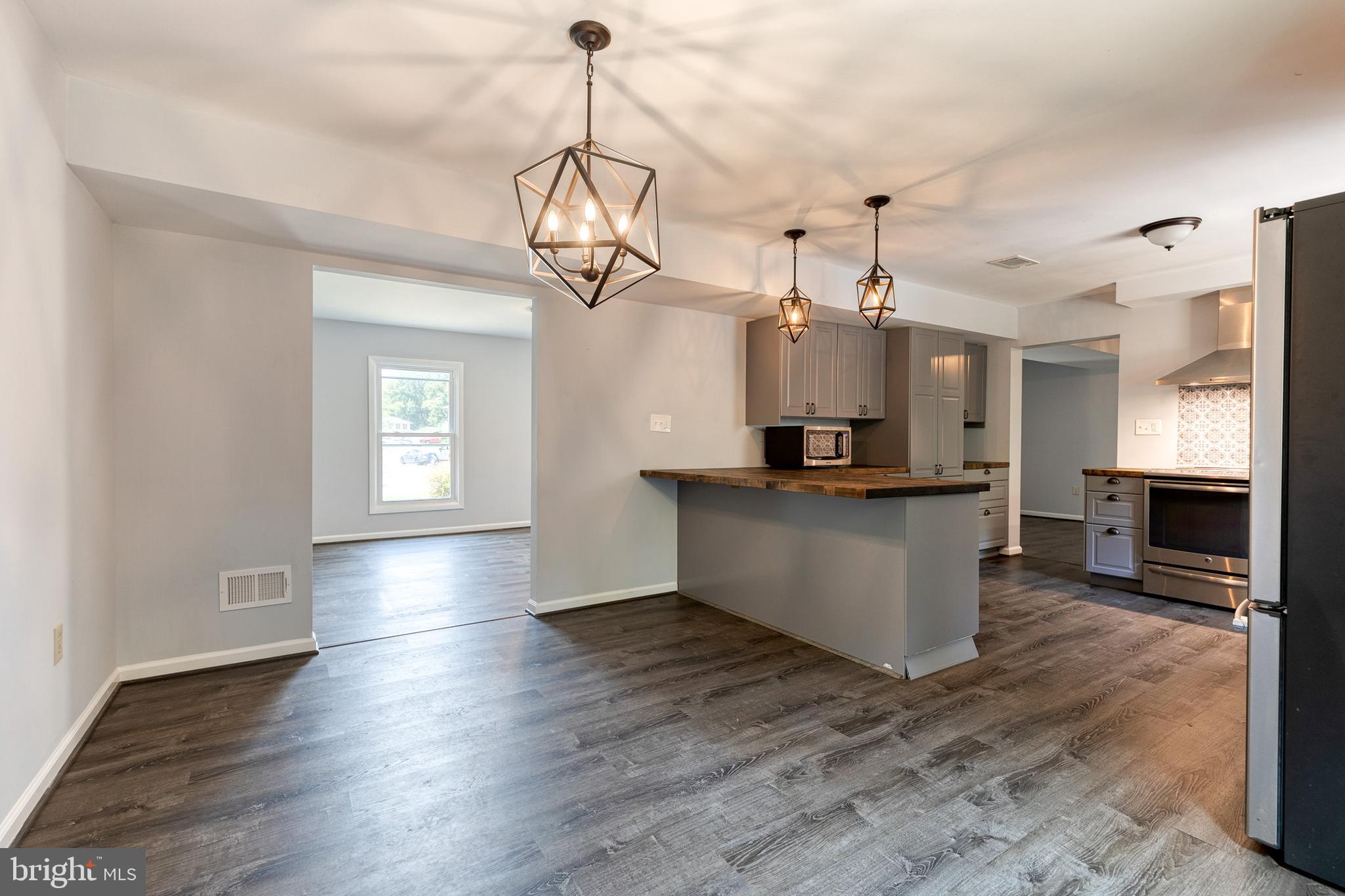 FOUR SEASONS ESTATES - Residential Lease