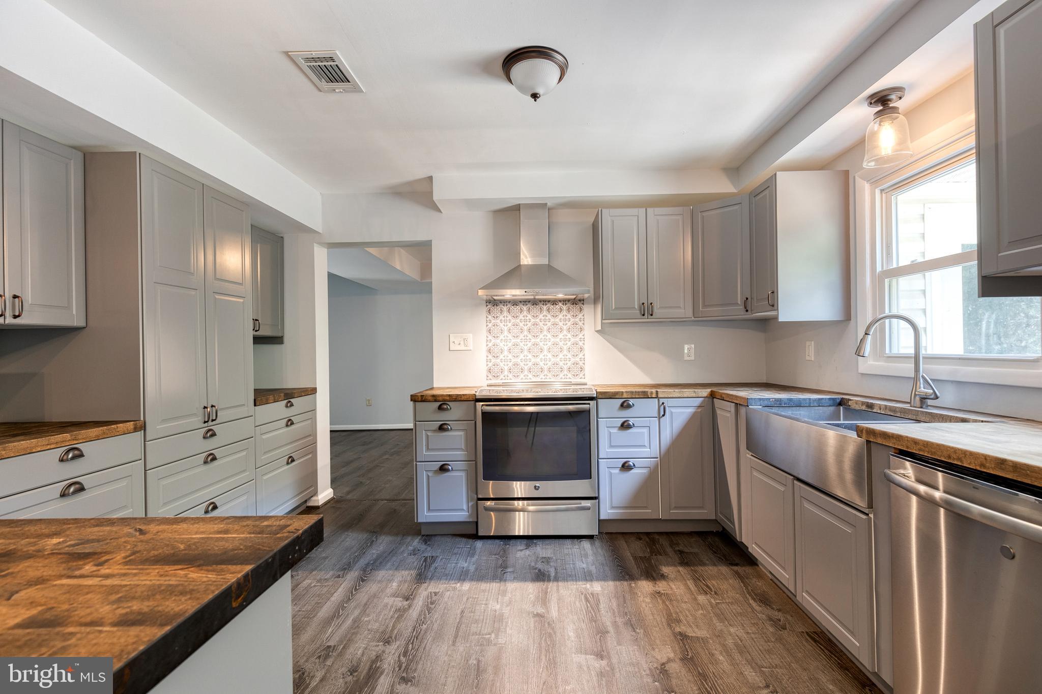 FOUR SEASONS ESTATES - Residential Lease