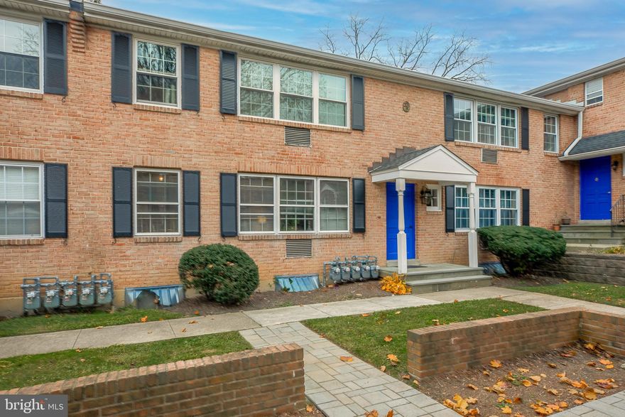 Welcome to this lovely, first-floor unit in the Wynmont! The convenient location, within walking distance to shopping, restaurants, and all kinds of transportation, plus the affordability, make this unit a must see! The beautiful courtyard is a wonderful place to grill, meet friends, or just sit & read a book. The unit is spacious, with a generously sized Living and Dining room area, & a nicely updated kitchen featuring granite countertops and a tiled backsplash. There are 2 nicely sized Bedrooms & a large, ceramic-tiled Bathroom.
There is a storage locker as well as laundry facilities in the basement. Make your appointment today!