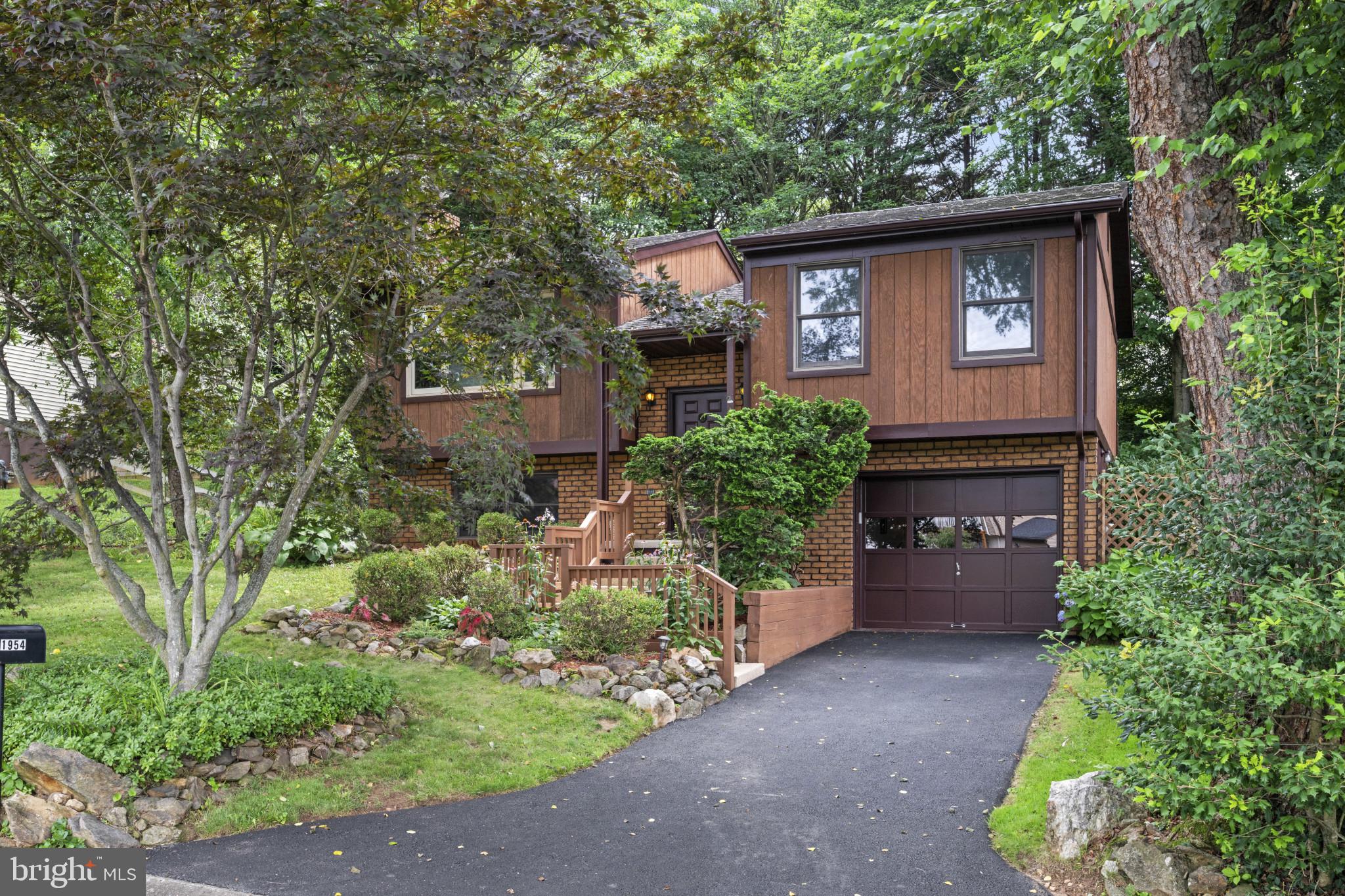 1954 GARDENIA STREET