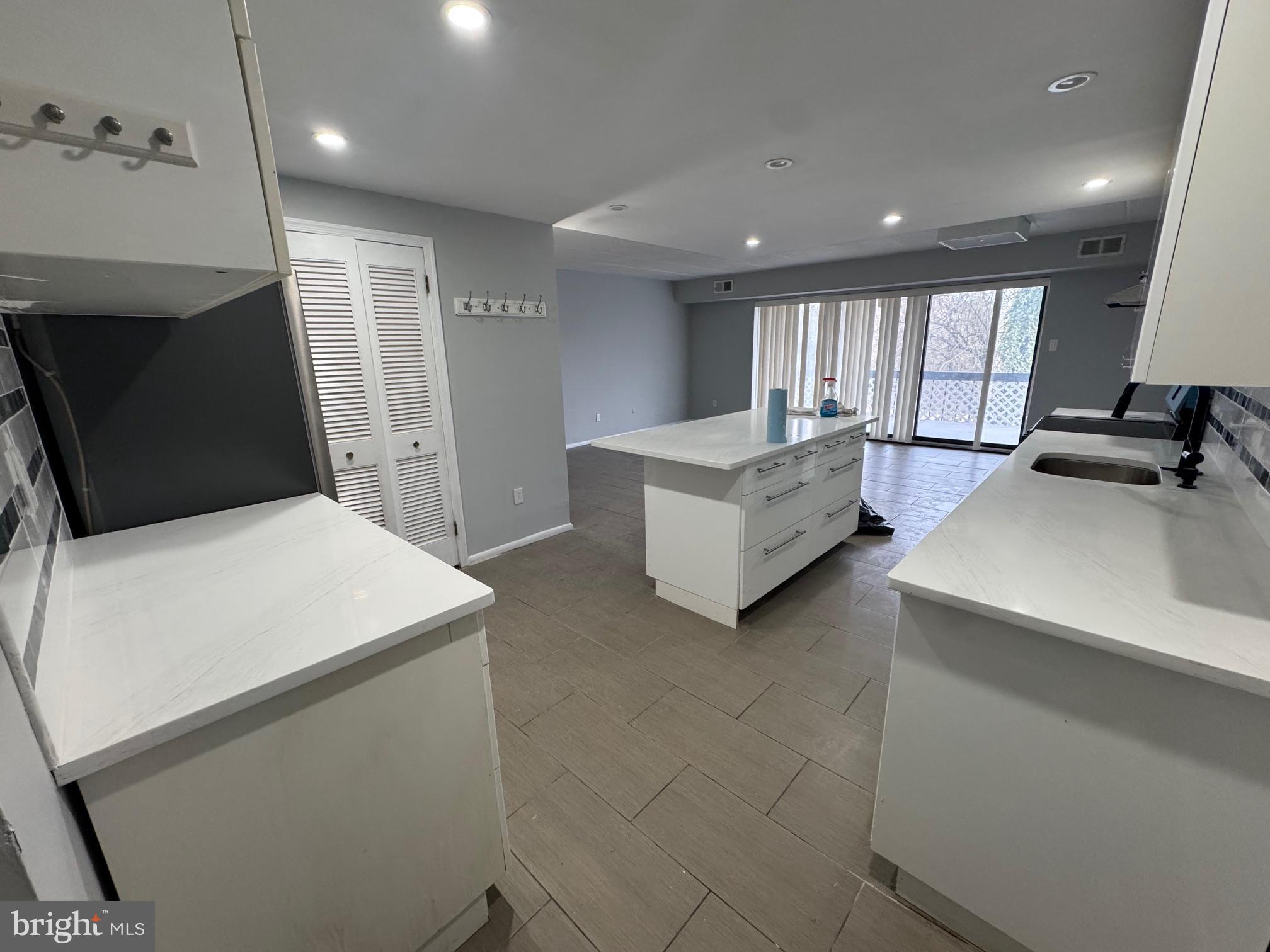 FOX VALLEY - Residential Lease