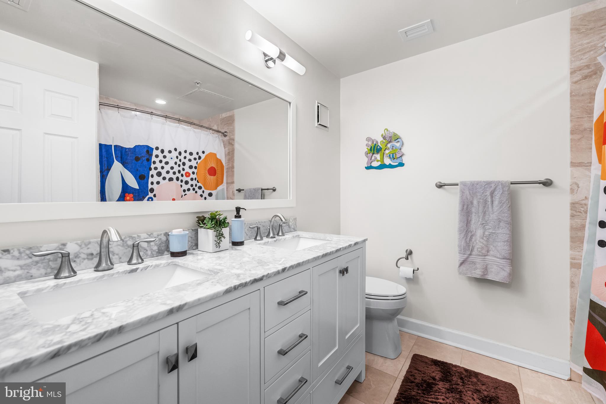 HENDERSON'S WHARF - Residential