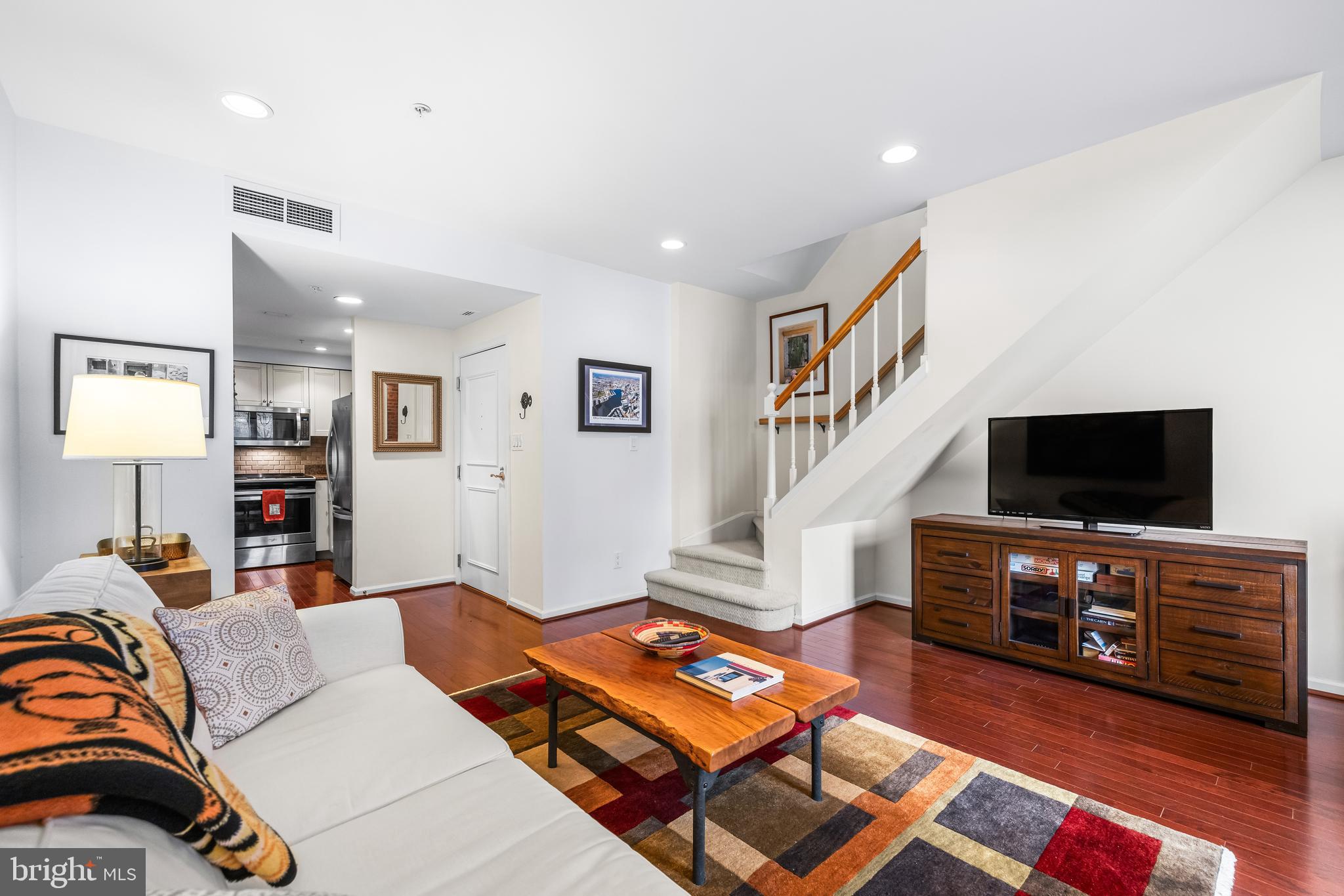 HENDERSON'S WHARF - Residential