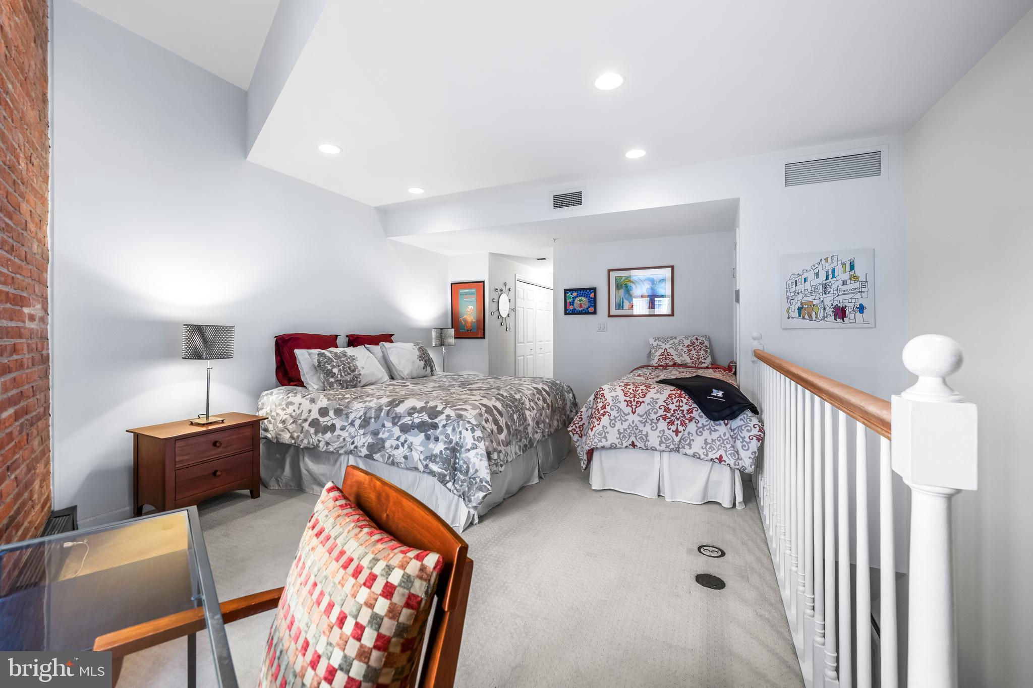 HENDERSON'S WHARF - Residential