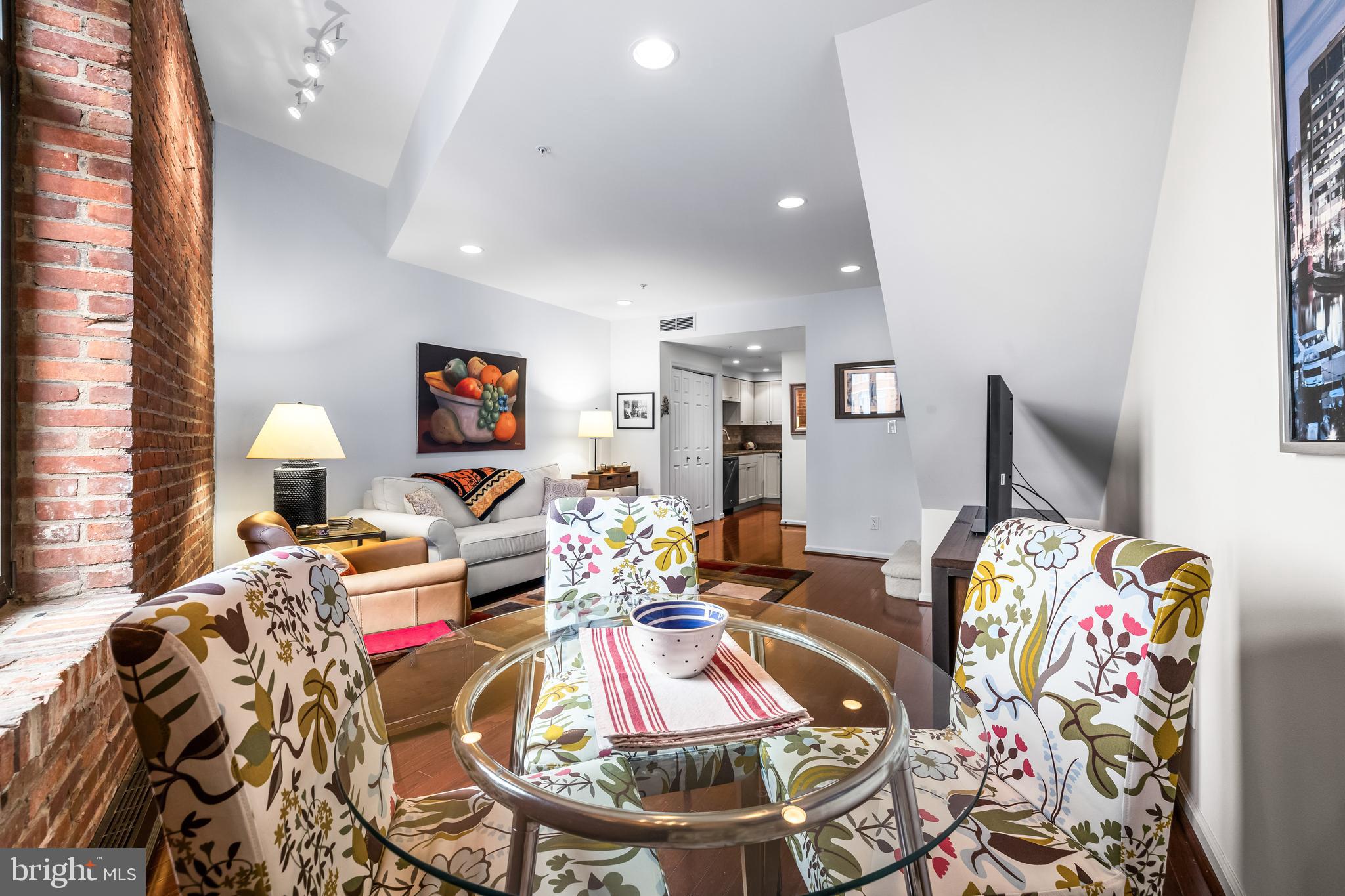 HENDERSON'S WHARF - Residential