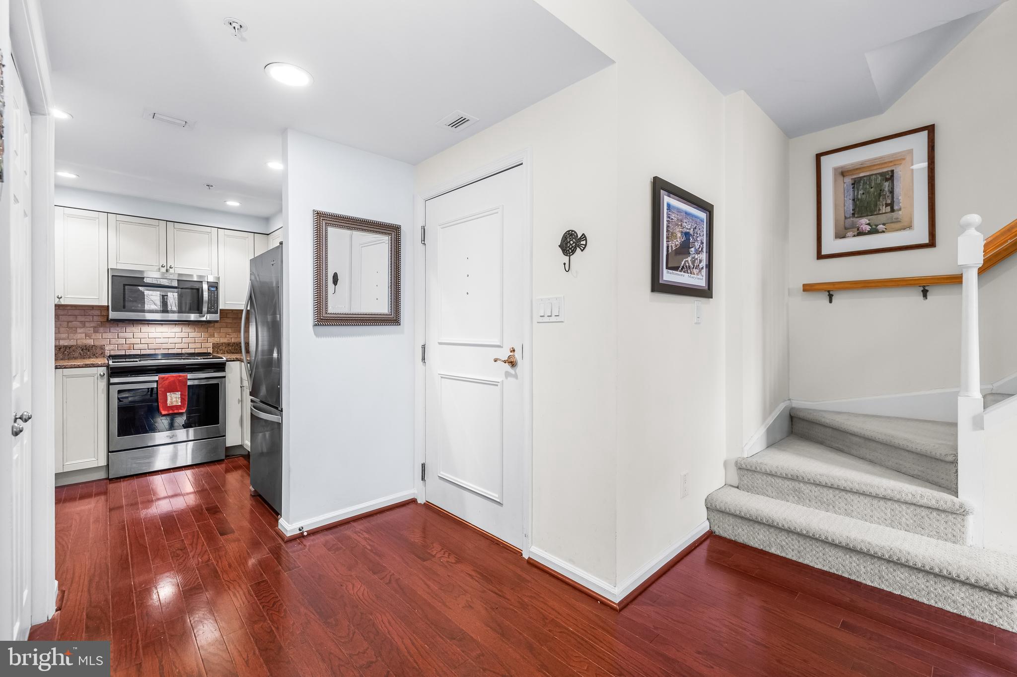 HENDERSON'S WHARF - Residential