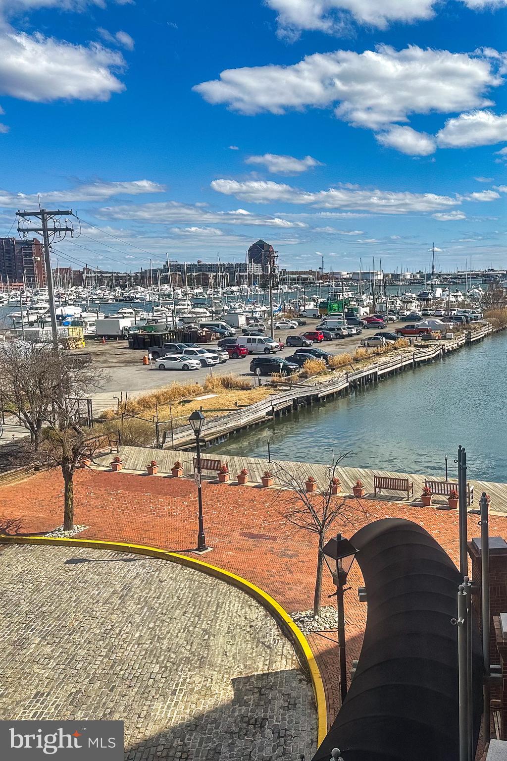 HENDERSON'S WHARF - Residential