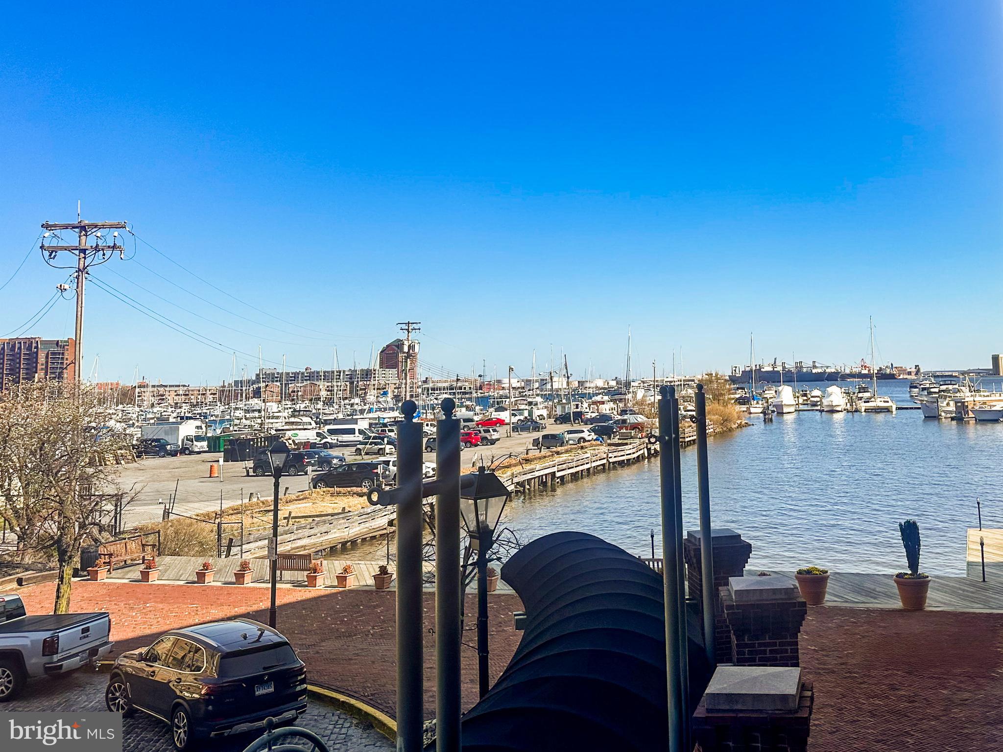 HENDERSON'S WHARF - Residential