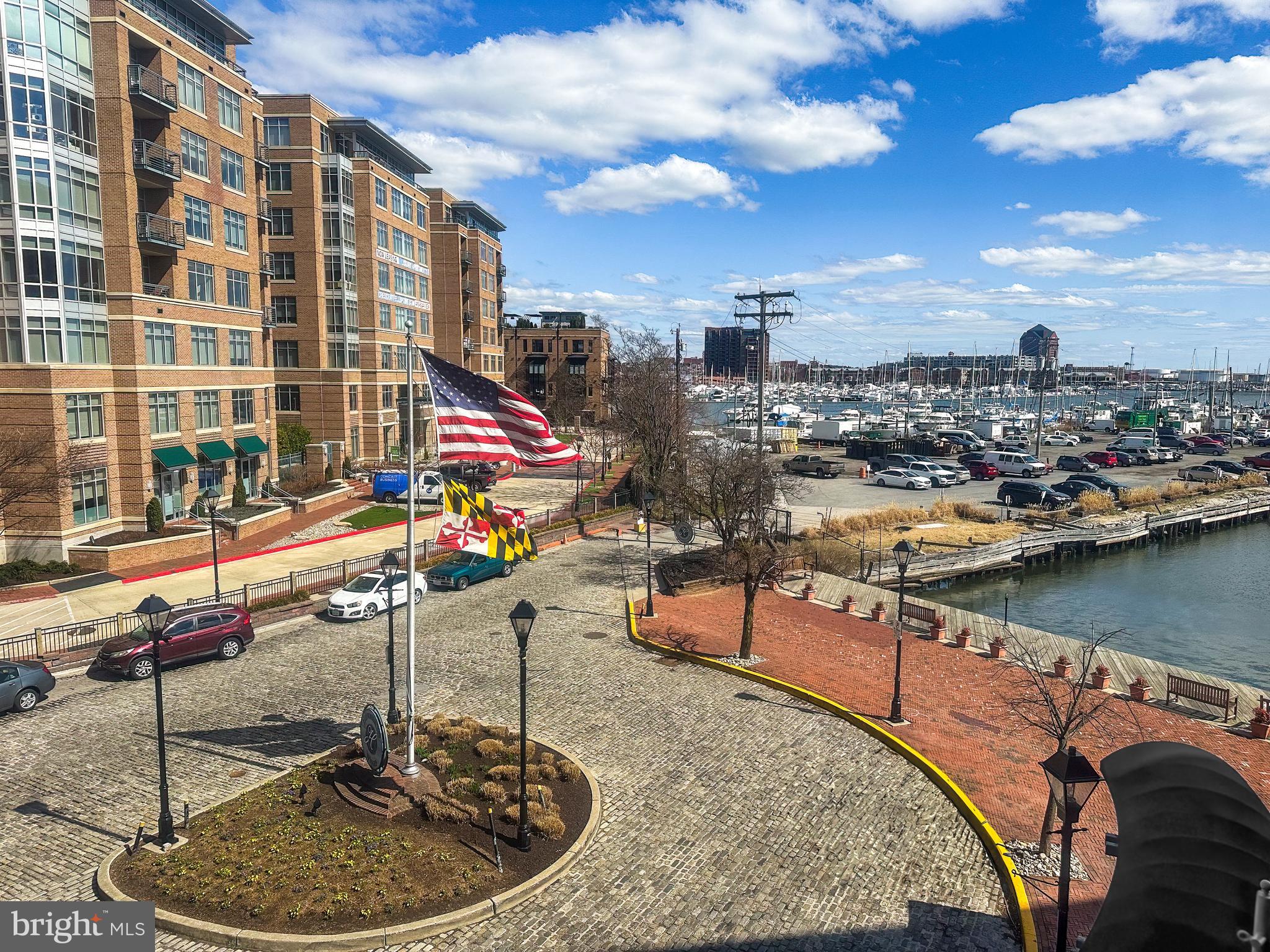 HENDERSON'S WHARF - Residential