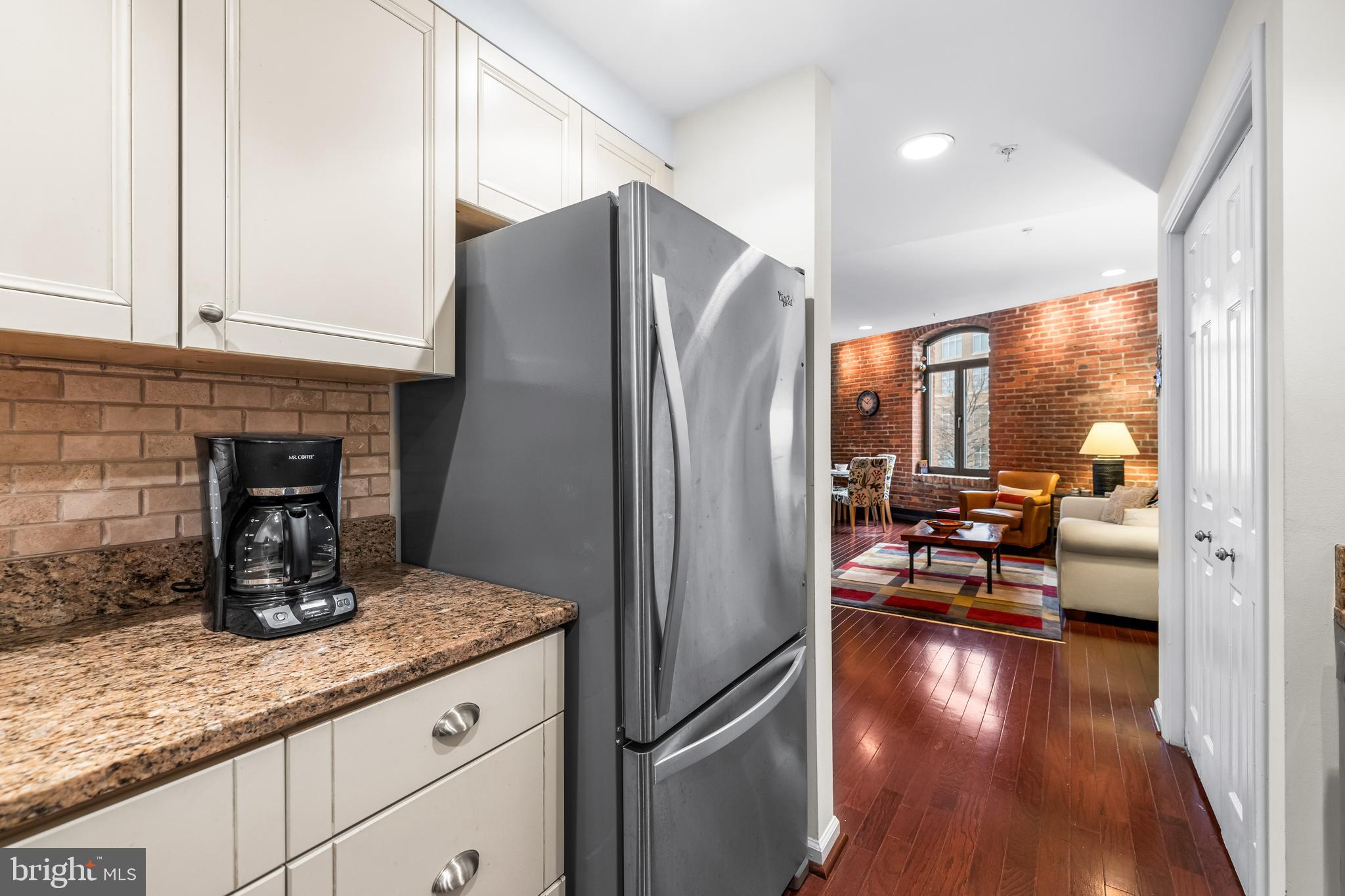 HENDERSON'S WHARF - Residential