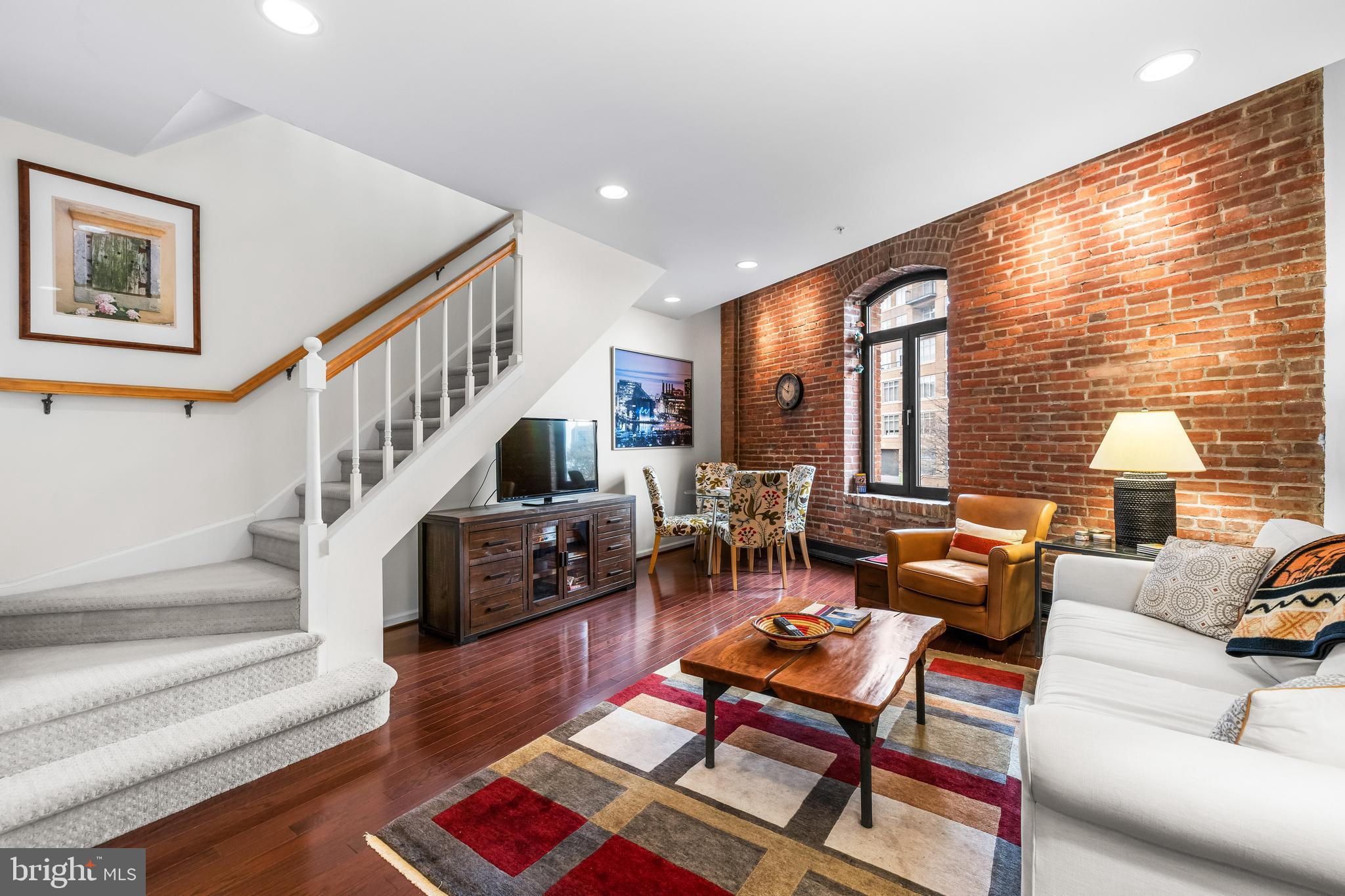 HENDERSON'S WHARF - Residential