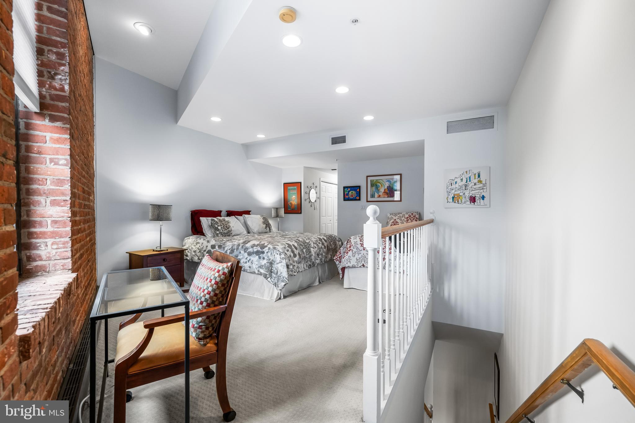 HENDERSON'S WHARF - Residential