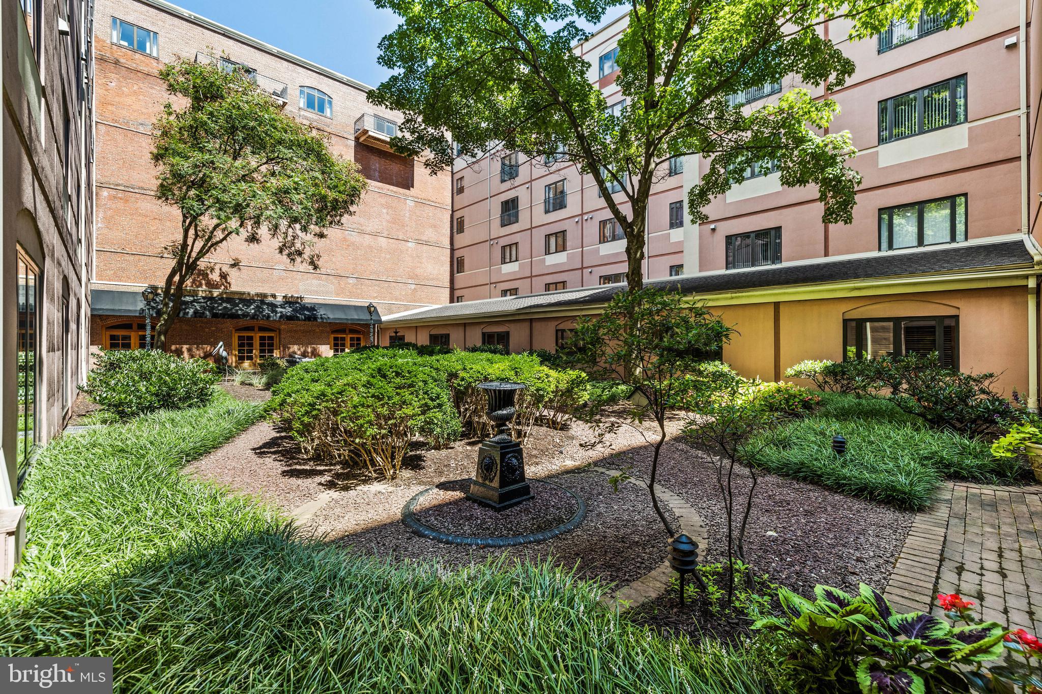 HENDERSON'S WHARF - Residential