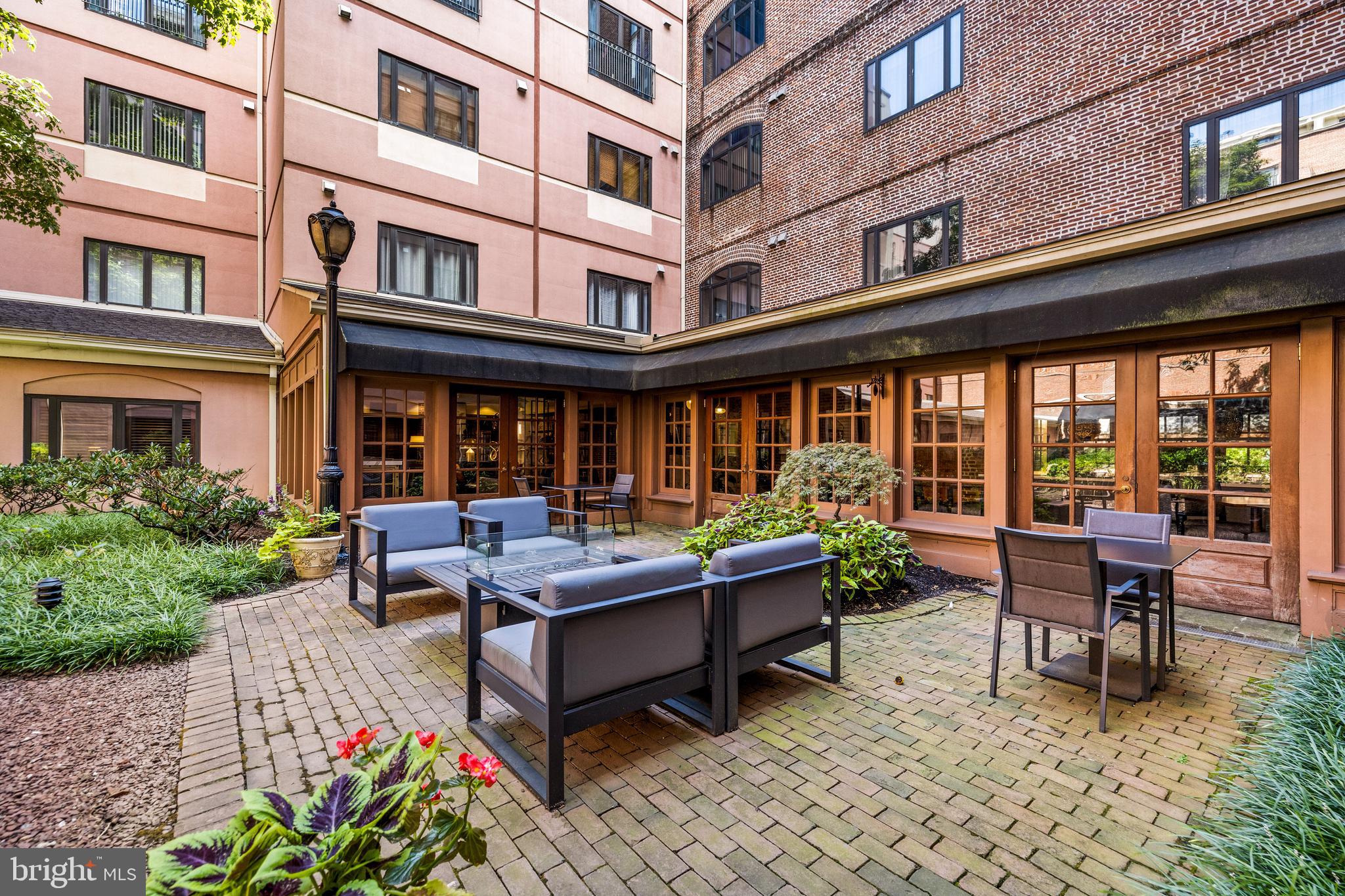 HENDERSON'S WHARF - Residential