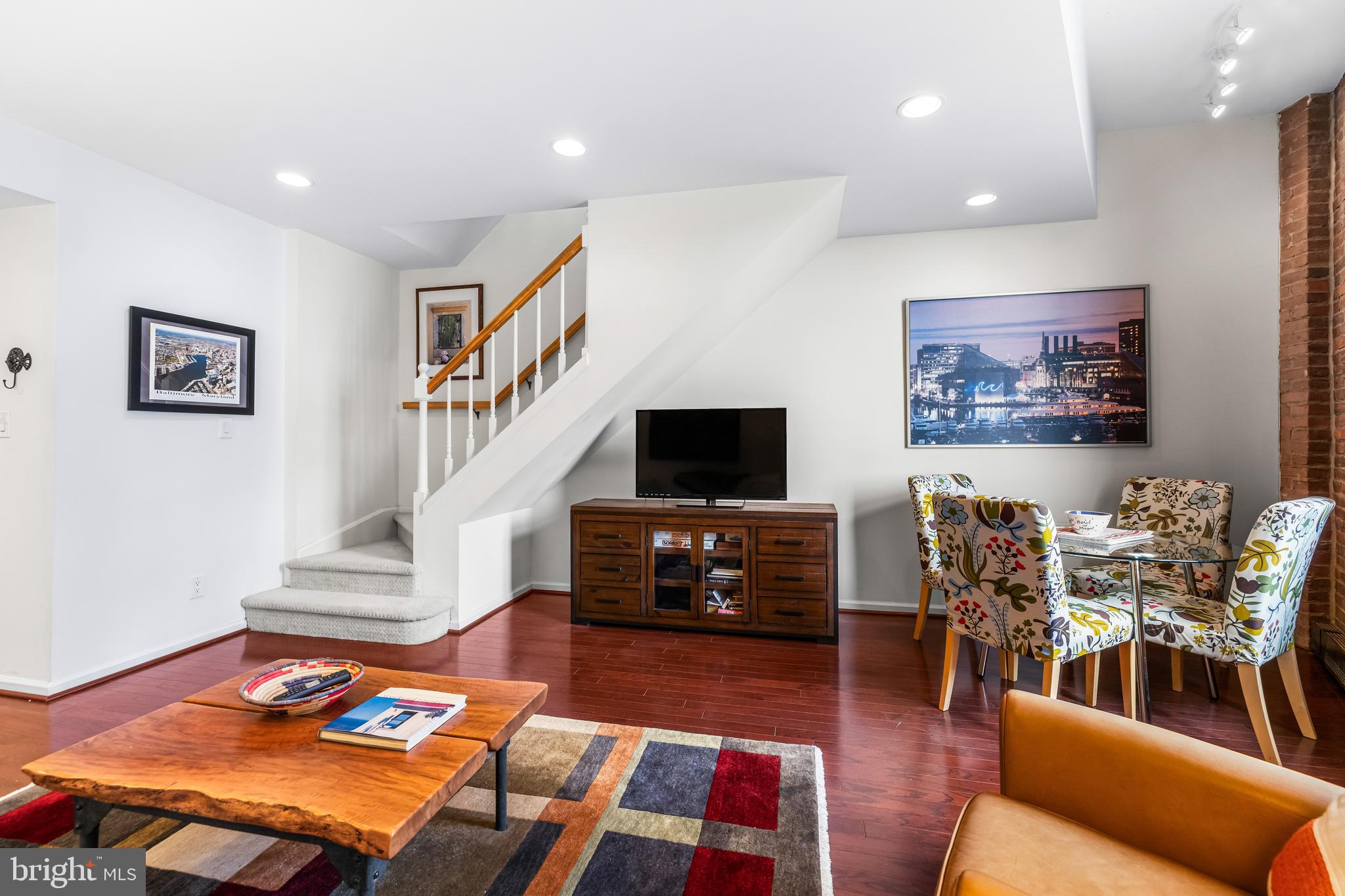 HENDERSON'S WHARF - Residential