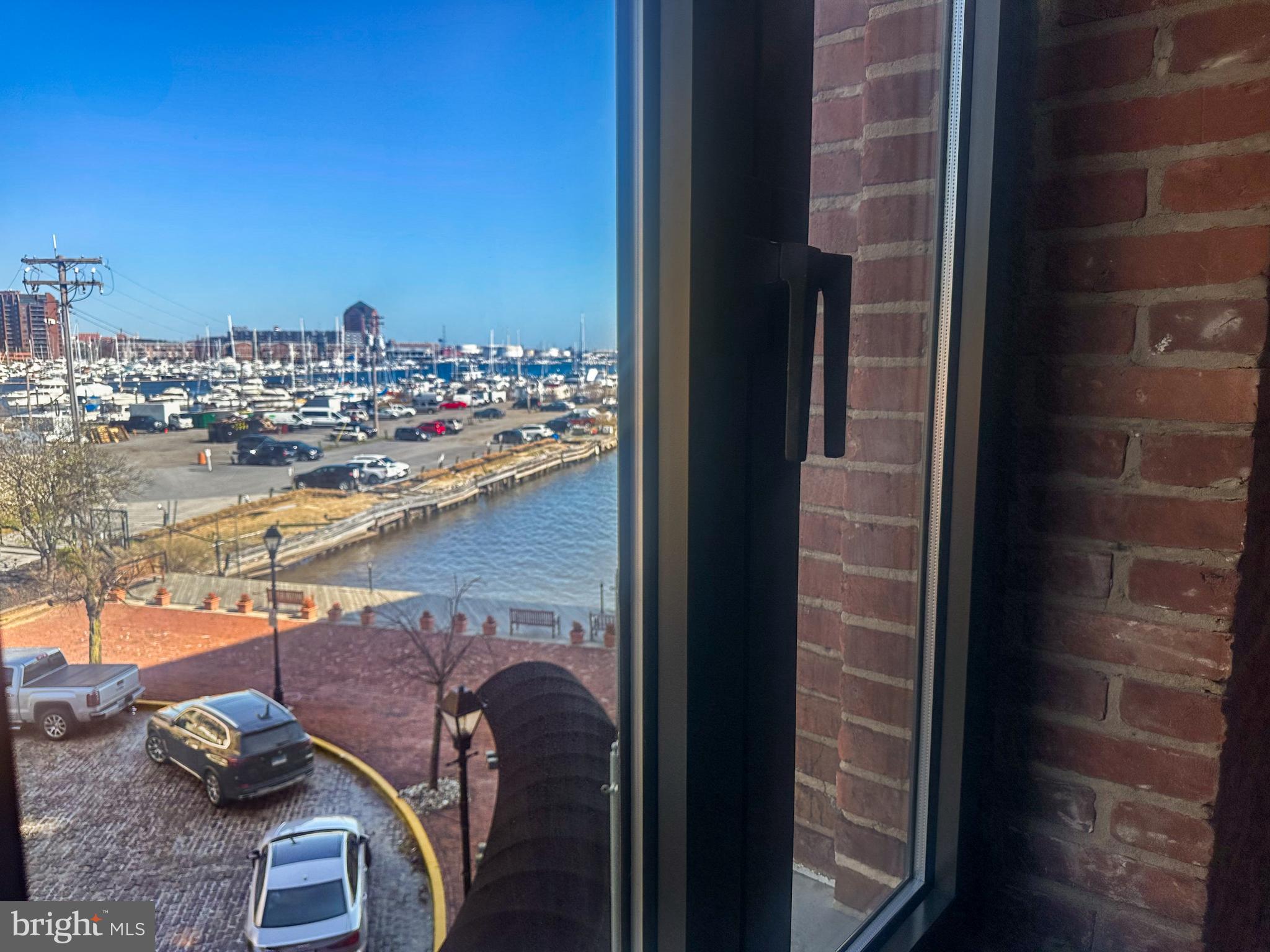 HENDERSON'S WHARF - Residential