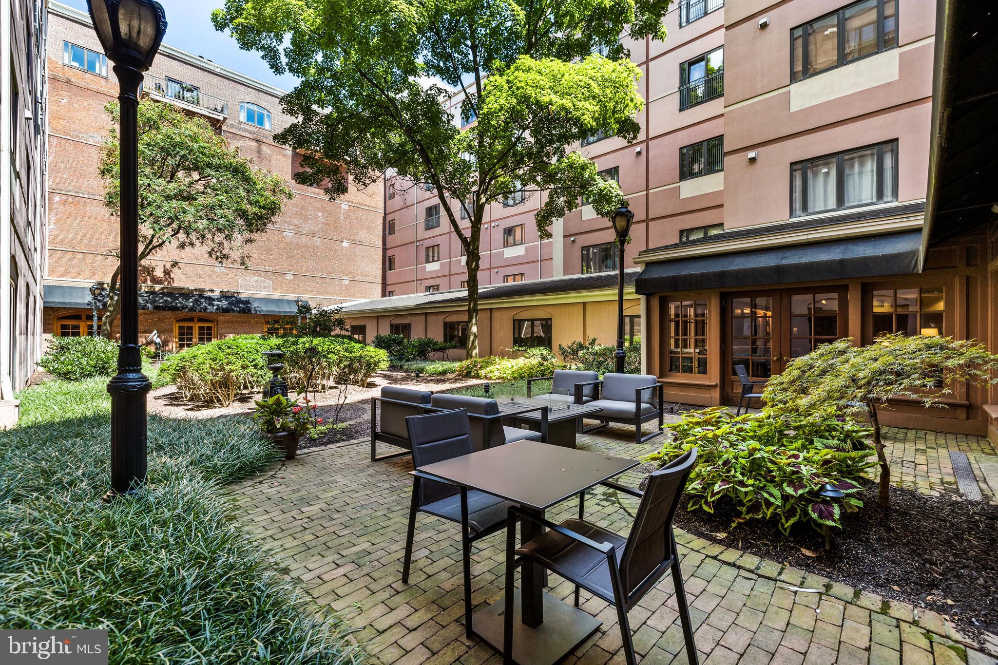 HENDERSON'S WHARF - Residential