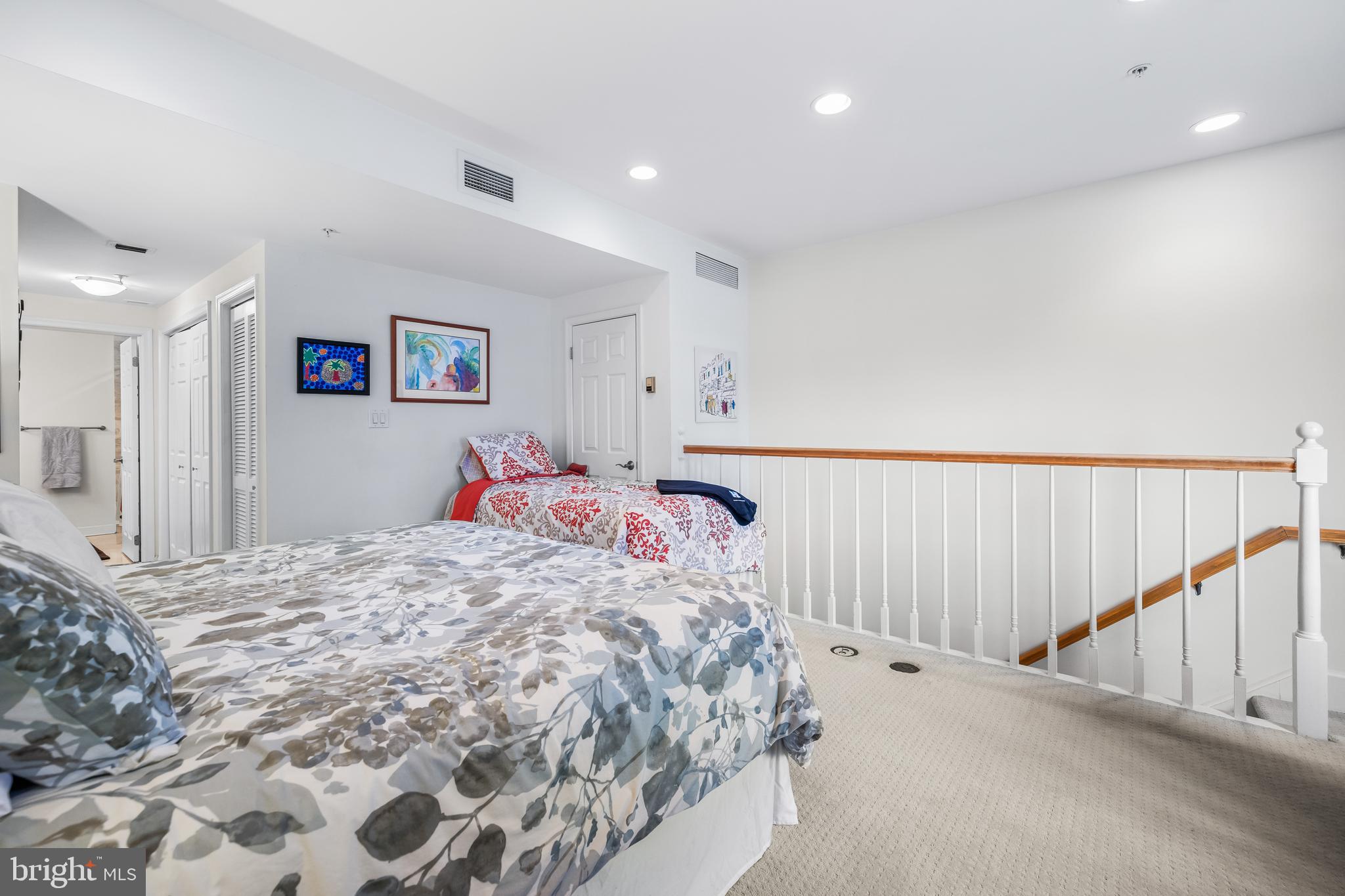 HENDERSON'S WHARF - Residential